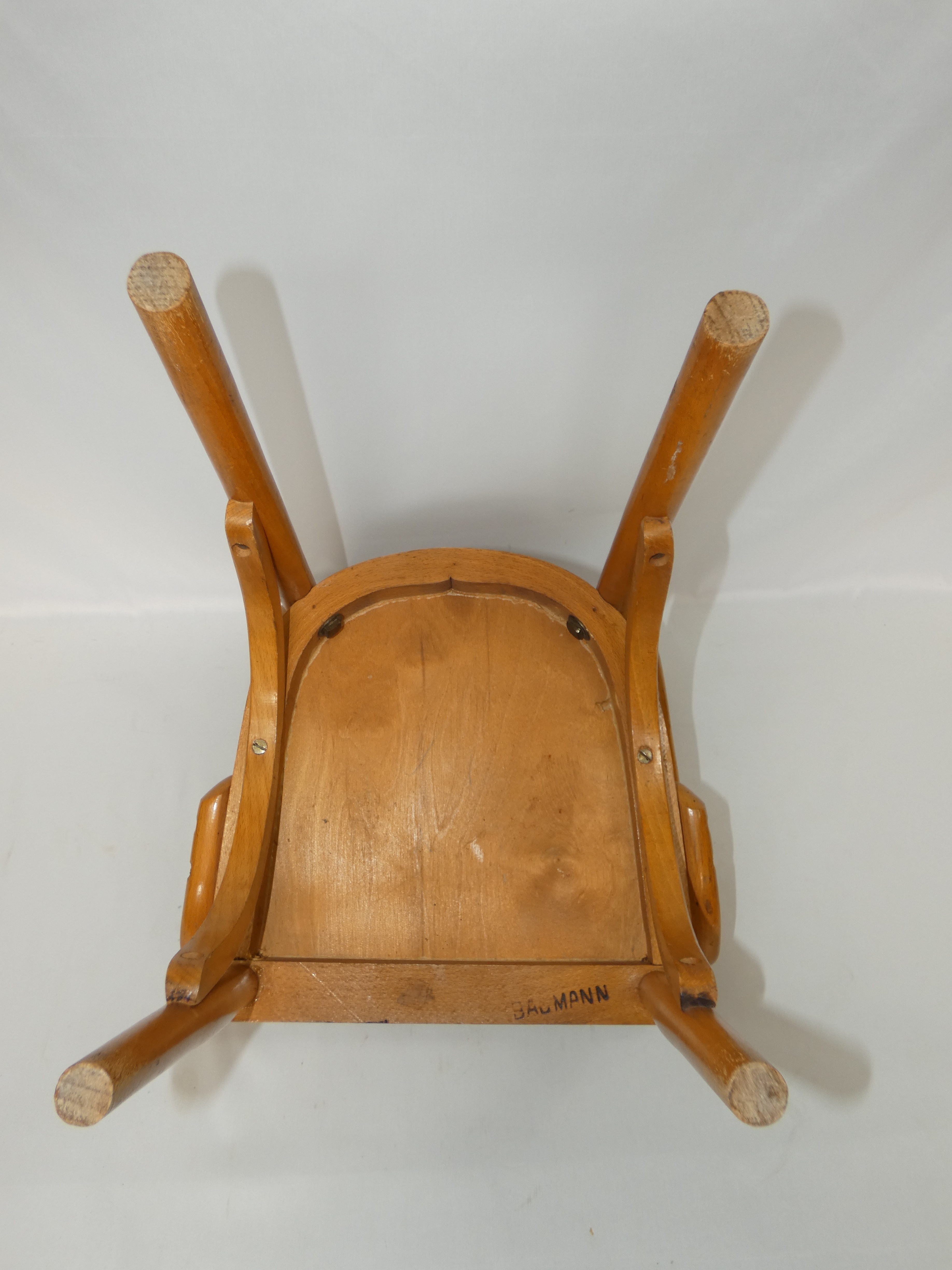Chaise enfant en bois avec accoudoirs de marque BAUMANN - Photo 6