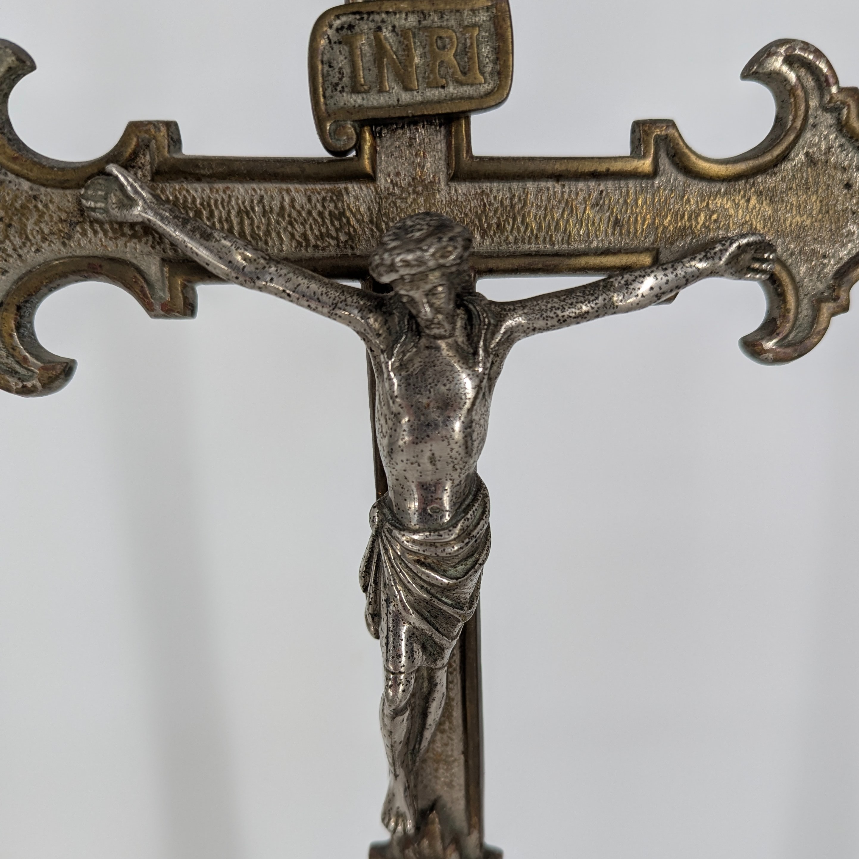 Croix d'autel - crucifix sur pied - laiton et régule - 47cm de haut - Photo 1