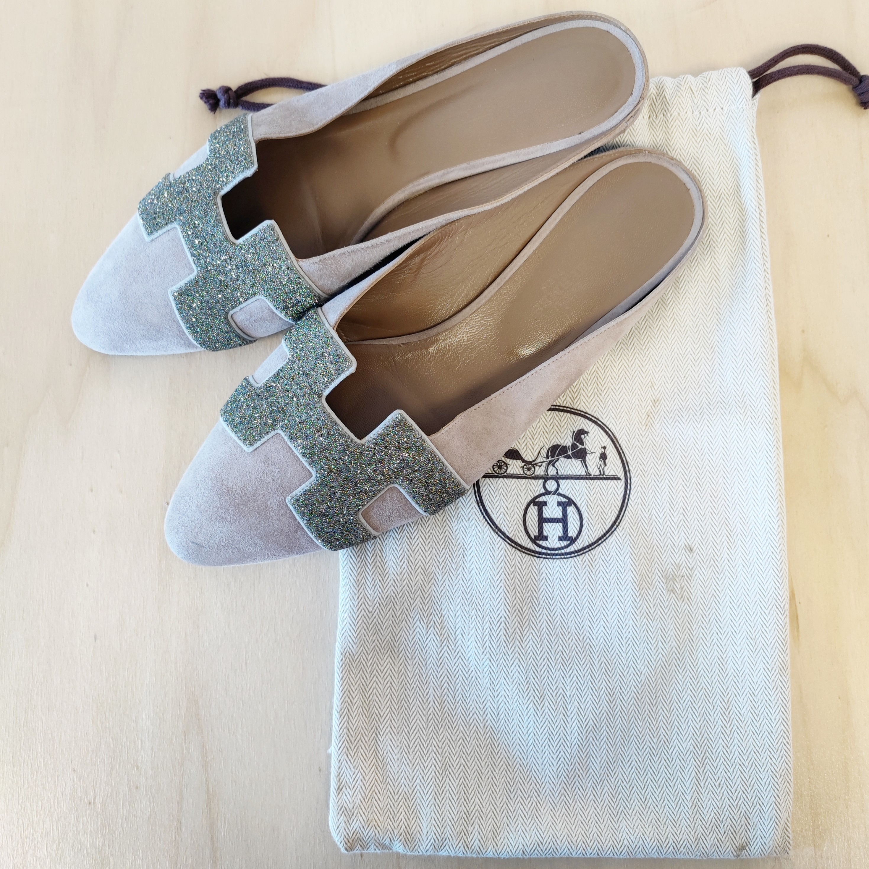 Voir photo 2 de HERMES - Mocassins style mules " Roxanne " - 40 - Femme HERMES - Mocassins style mules " Roxanne " - 40 - Femme Bon état - Vue 2 -