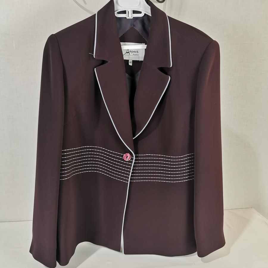 Acheter Veste femme légère violette - Aspect Création - taille 46 Très bon état - 20,00 € Veste femme légère violette - Aspect Création - taille 46 Très bon état - reconditionné disponible sur Label Emmaüs