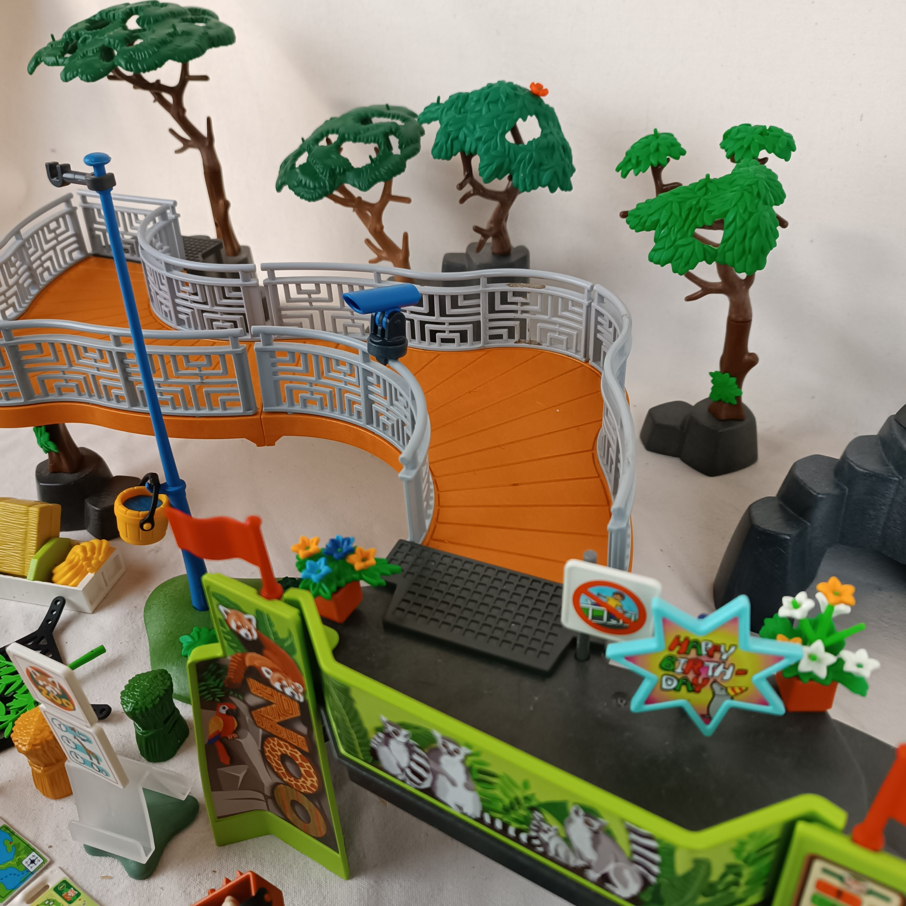 Ensemble Playmobil Zoo, Parc animalier et autres extensions : 175 animaux, 24 personnages Bon état - Vue 7 - 