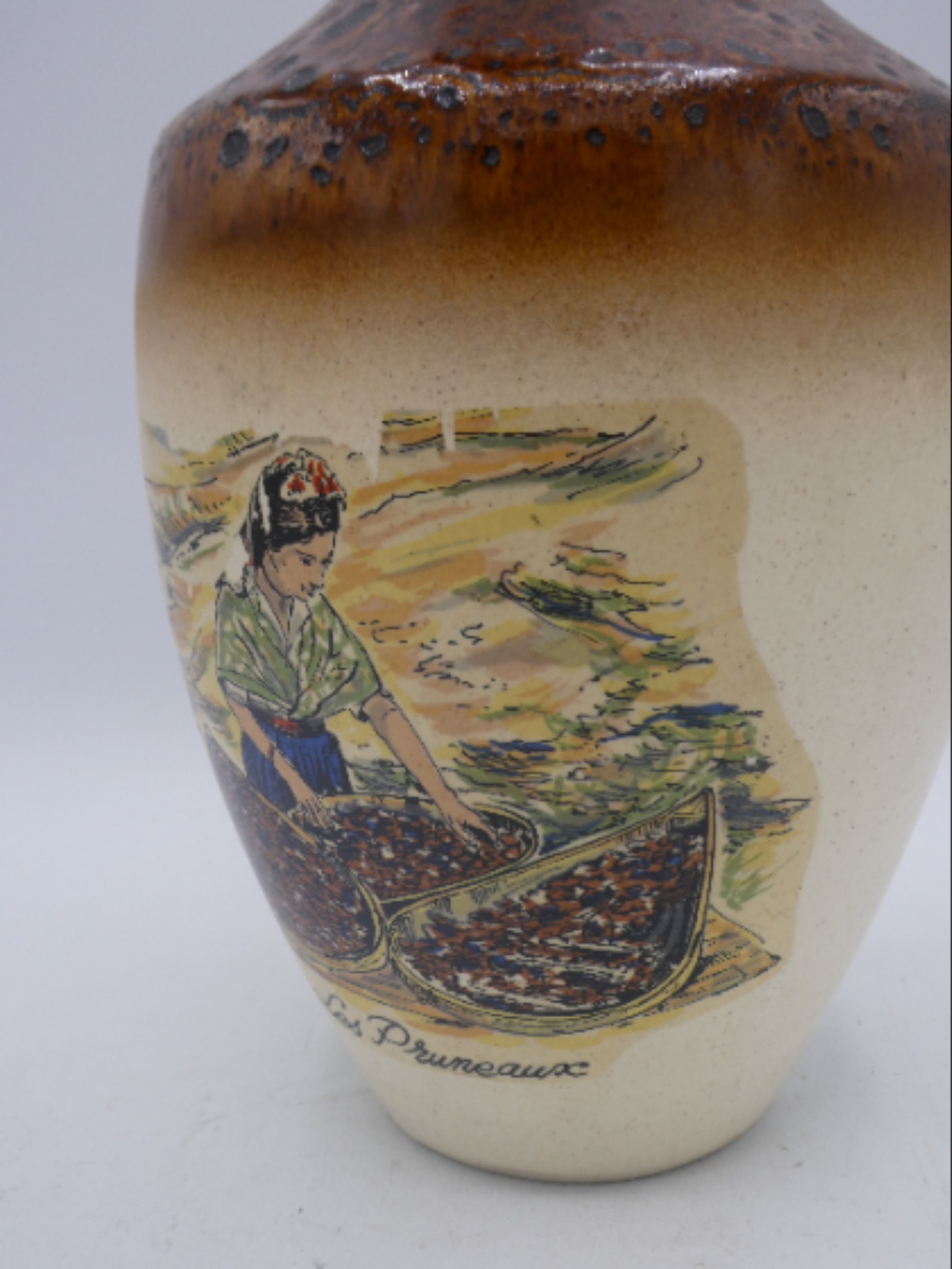 Vase décoratif en céramique – Motif traditionnel 