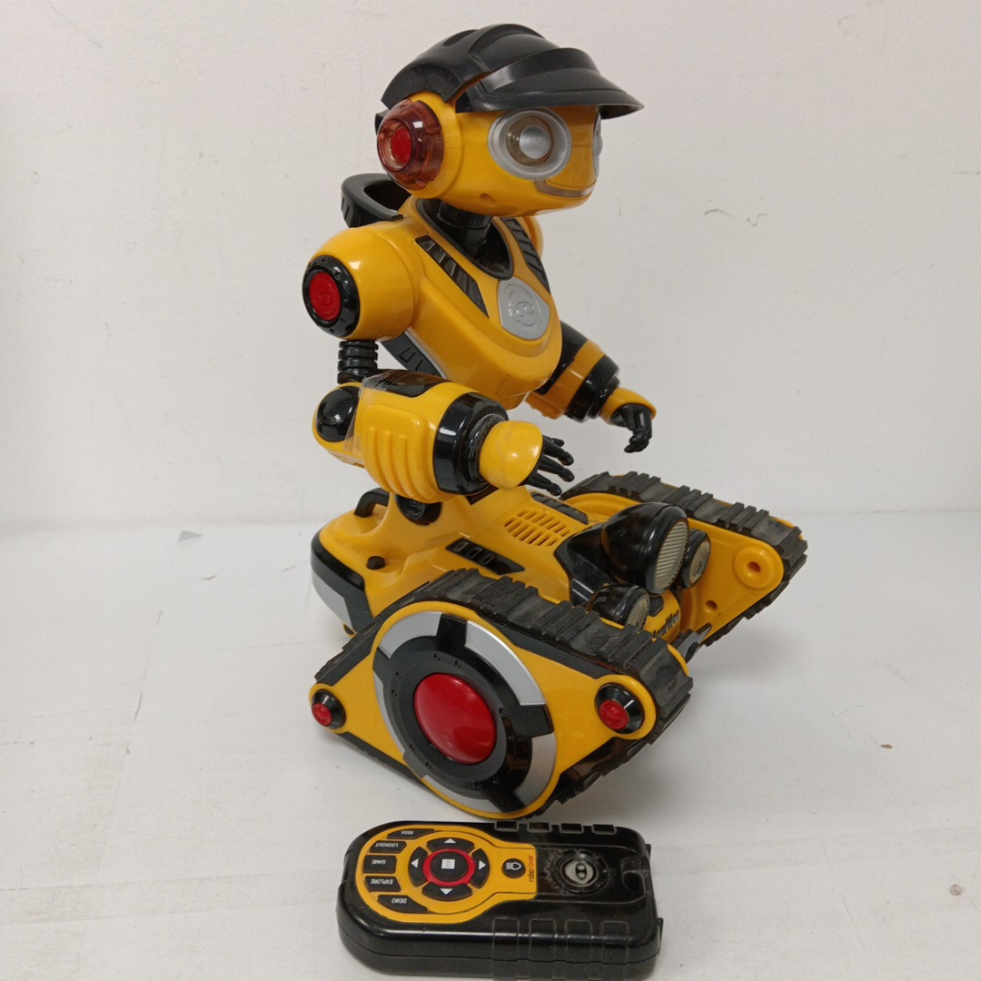 Voir photo 2 de Robot Wowwee et sa télécommande 2008 Robot Wowwee et sa télécommande 2008 Bon état - Vue 2 -