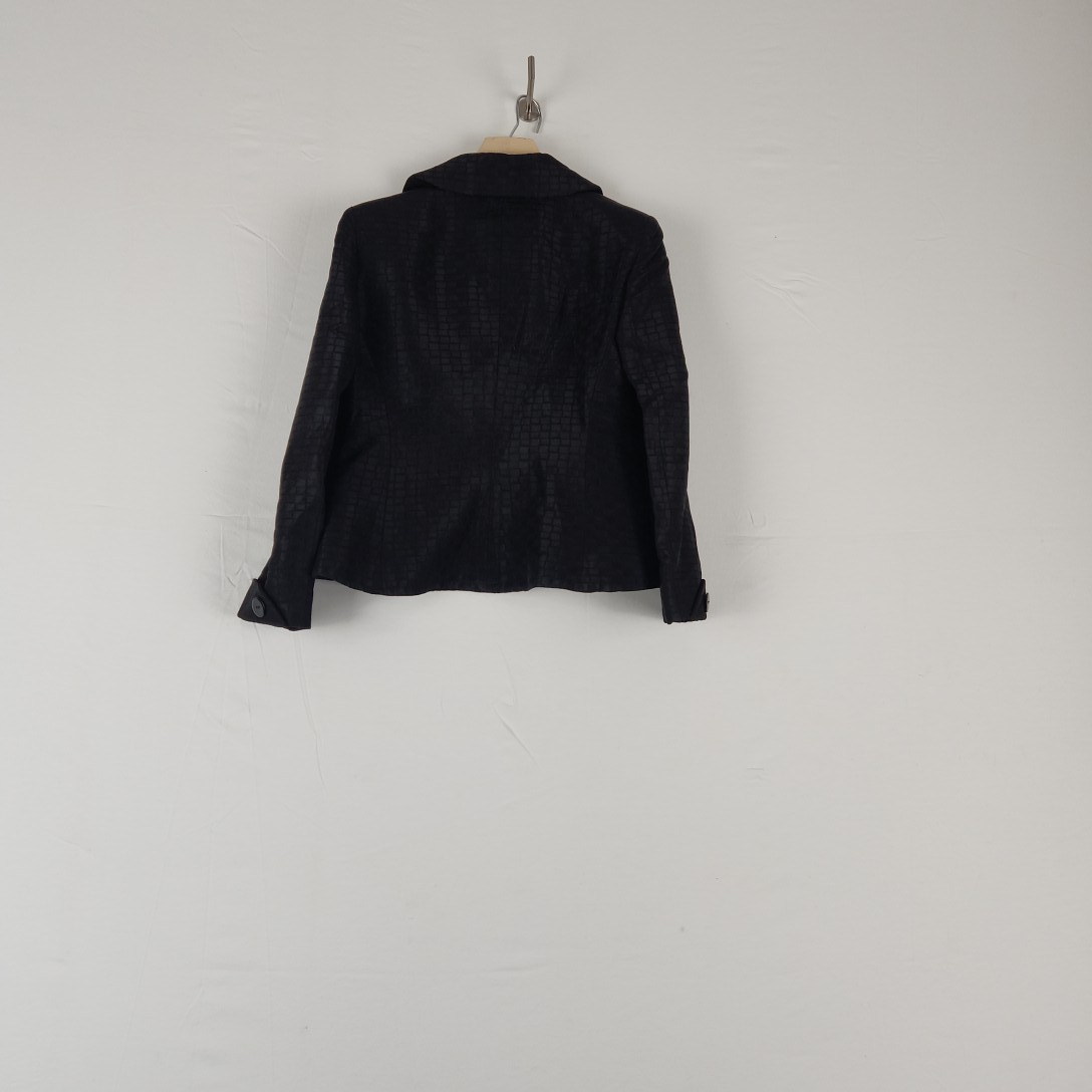 Emporio Armani - Veste noire - Taille 40 (estimée) mesures Carrure Poitrine 46 cm Longueur= 56 cm Très bon état - Vue 3 - 
