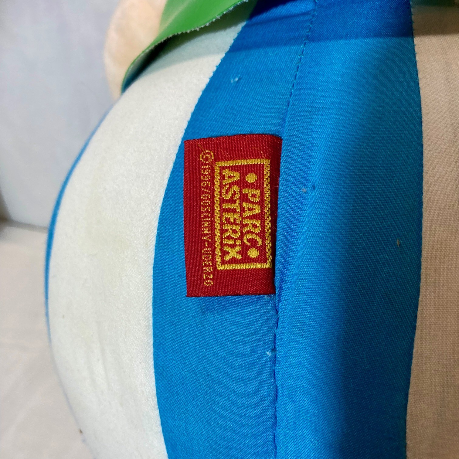 Voir photo 7 de Peluche Obélix + Légionnaire Peluche Obélix + Légionnaire Très bon état - Vue 7 -