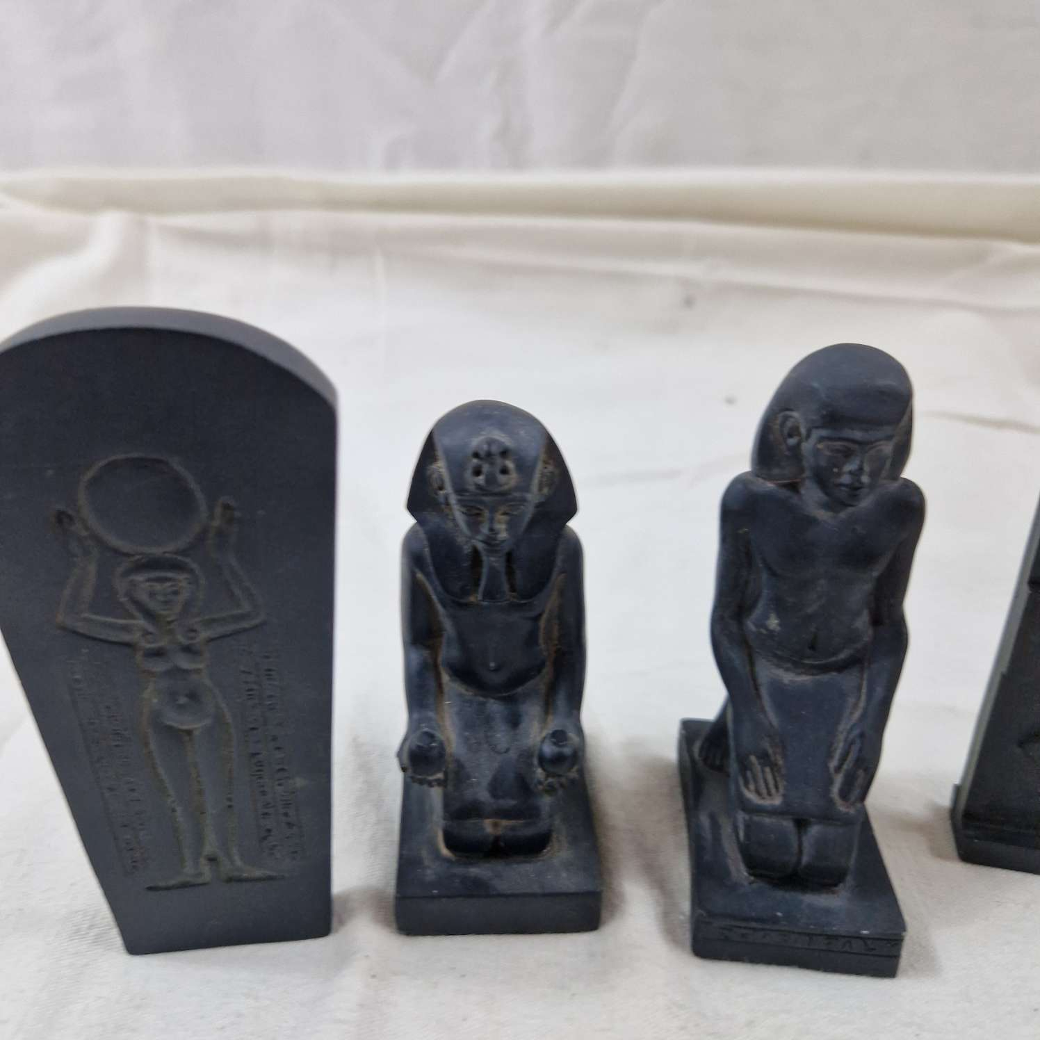 Petit lot de statuettes égyptiennes en résine - Photo 2