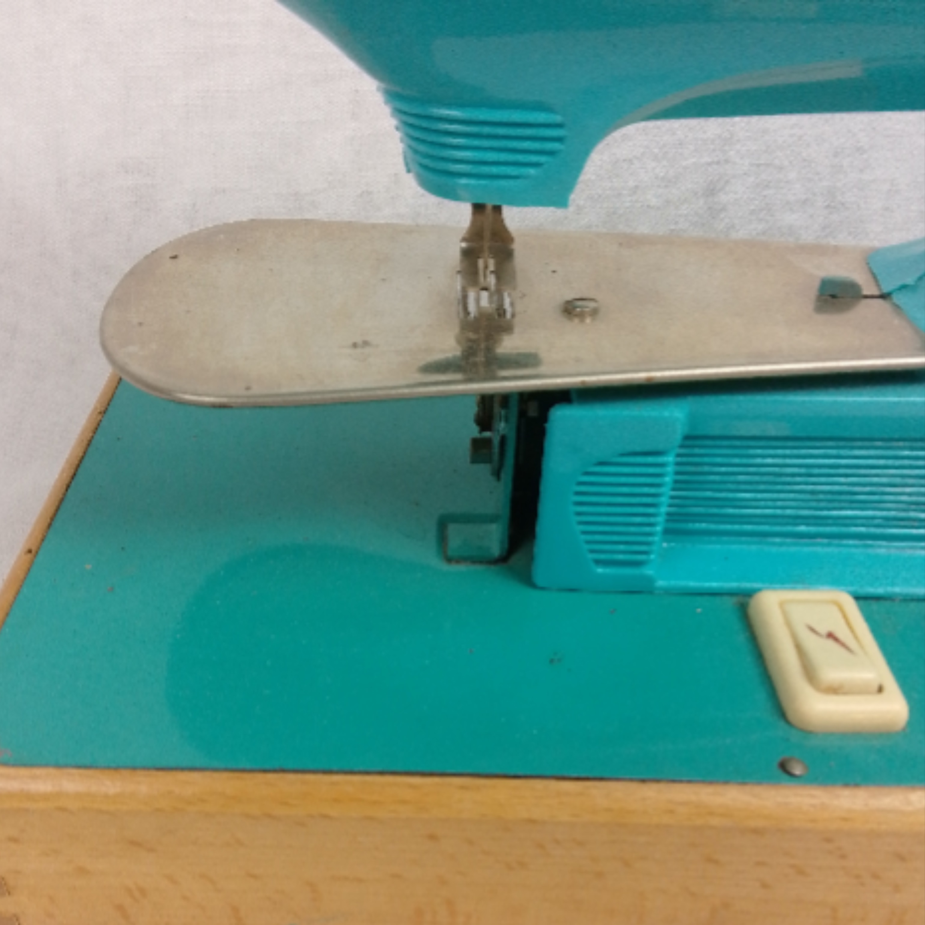Machine à coudre vintage pour enfant État correct - Vue 7 - 