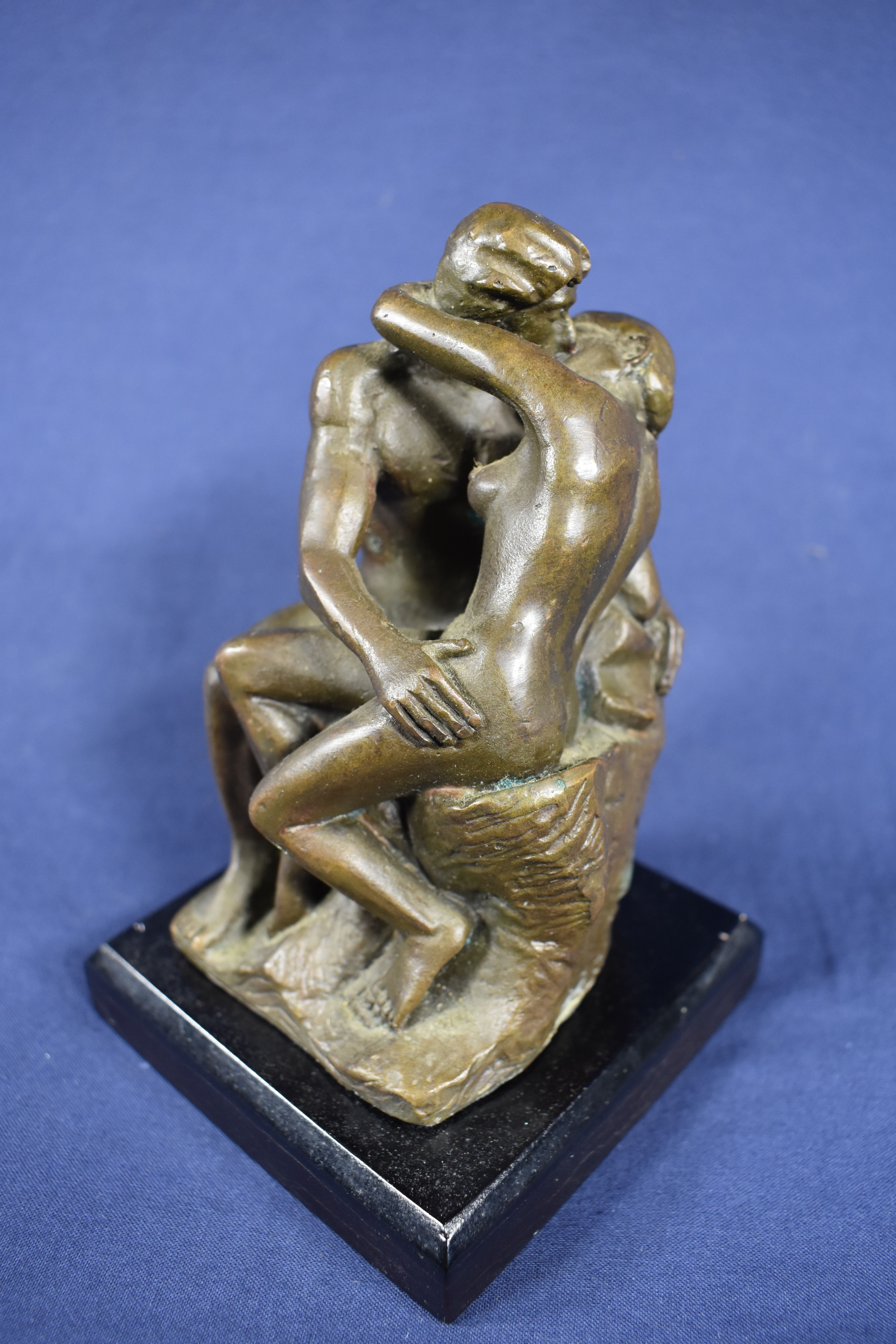 Sculpture en bronze "le baiser " de Rodin Très bon état - Vue 9 - 