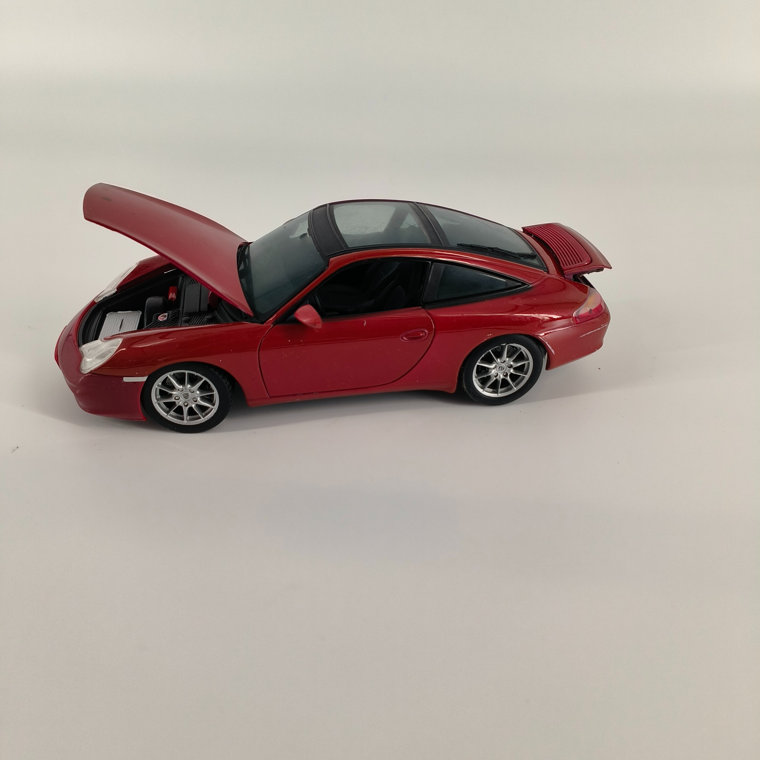 Voir photo 5 de Porsche 911-Targa -1/18-Maisto Porsche 911-Targa -1/18-Maisto Bon état - Vue 5 -