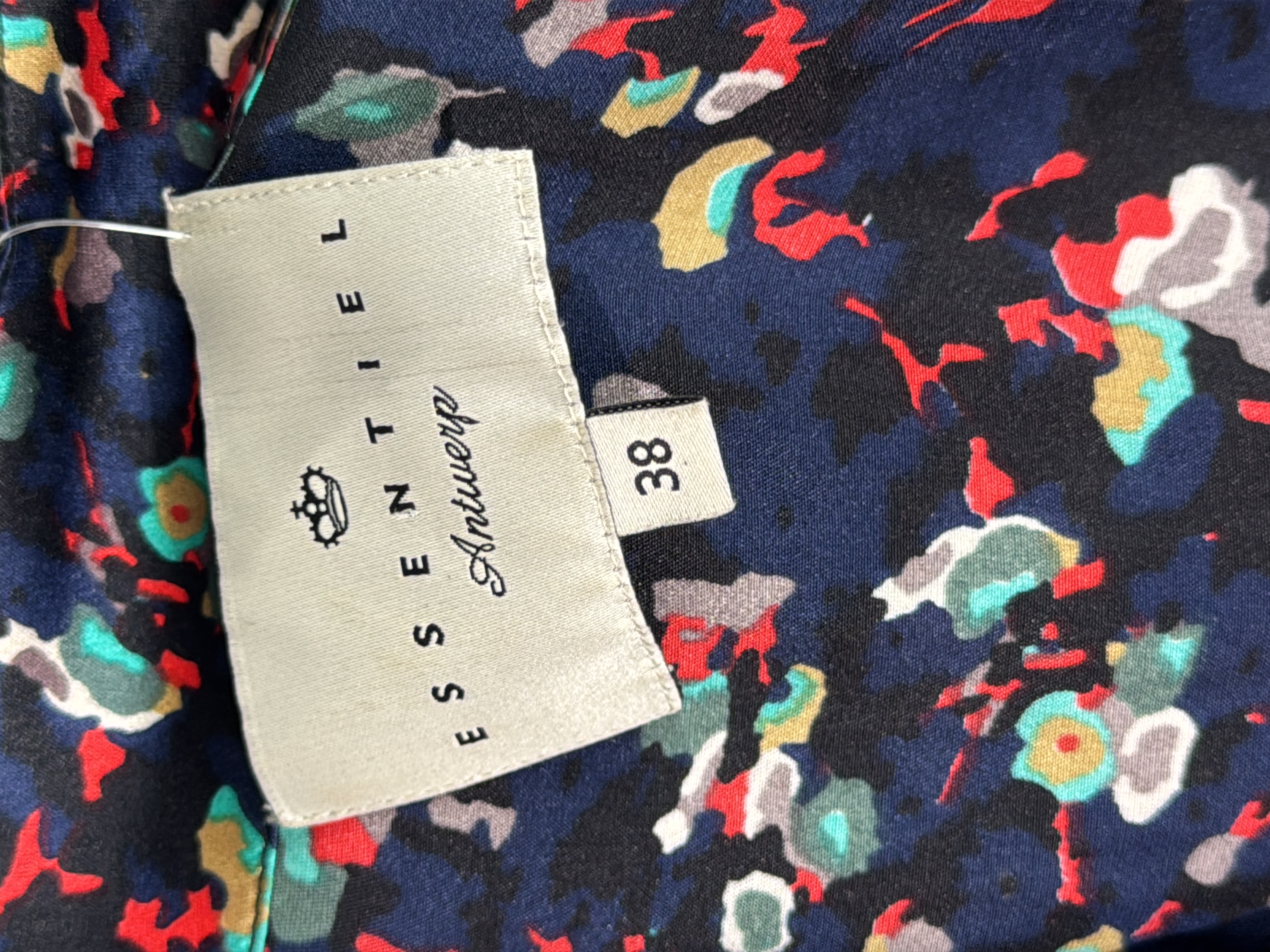 Voir photo 4 de Robe fleurie Essentiel antwerp M 38 🌸 Robe fleurie Essentiel antwerp M 38 🌸 Très bon état - Vue 4 -