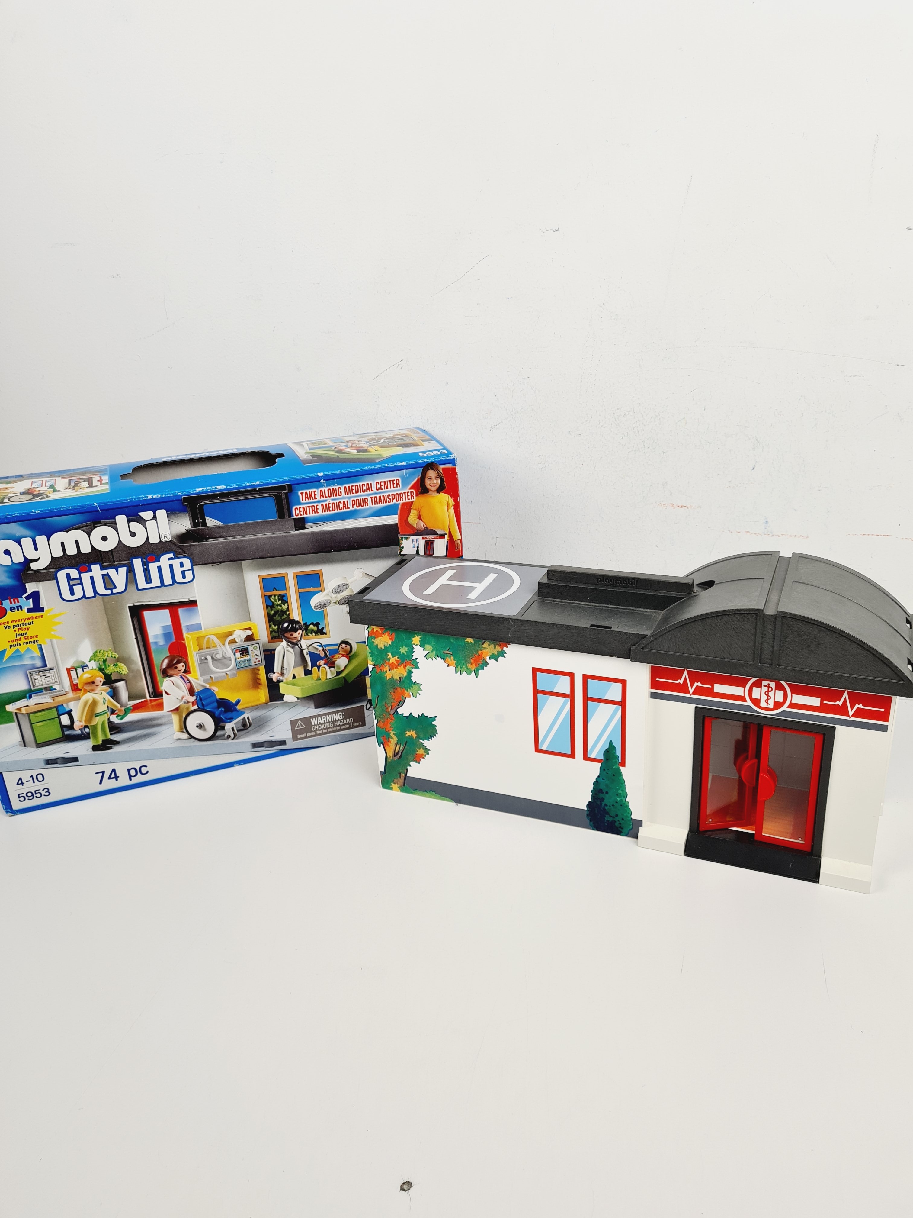 Voir photo 4 de Playmobil - 5953 - City life - 74 pièces - Dès 4 ans Playmobil - 5953 - City life - 74 pièces - Dès 4 ans Bon état - Vue 4 -