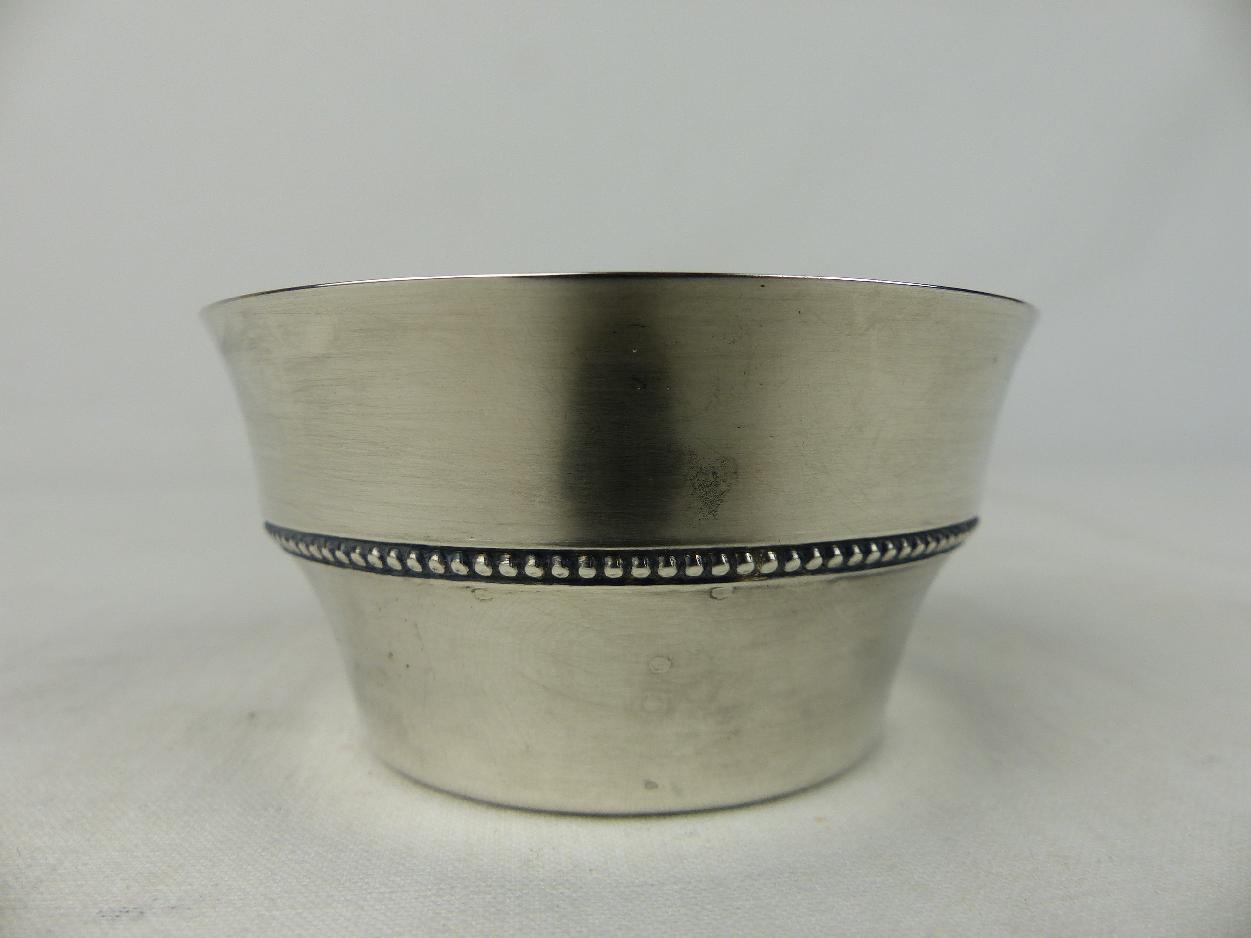 Voir photo 4 de Orfèvrerie de St Médard, tasse en métal argenté vintage Orfèvrerie de St Médard, tasse en métal argenté vintage Très bon état - Vue 4 -