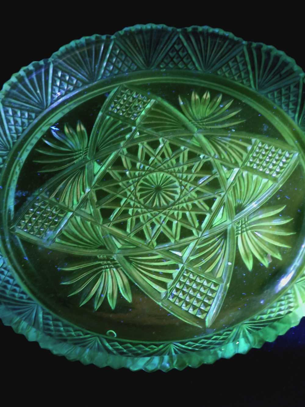 Assiette en verre ouraline (densité moyenne). - Photo 3