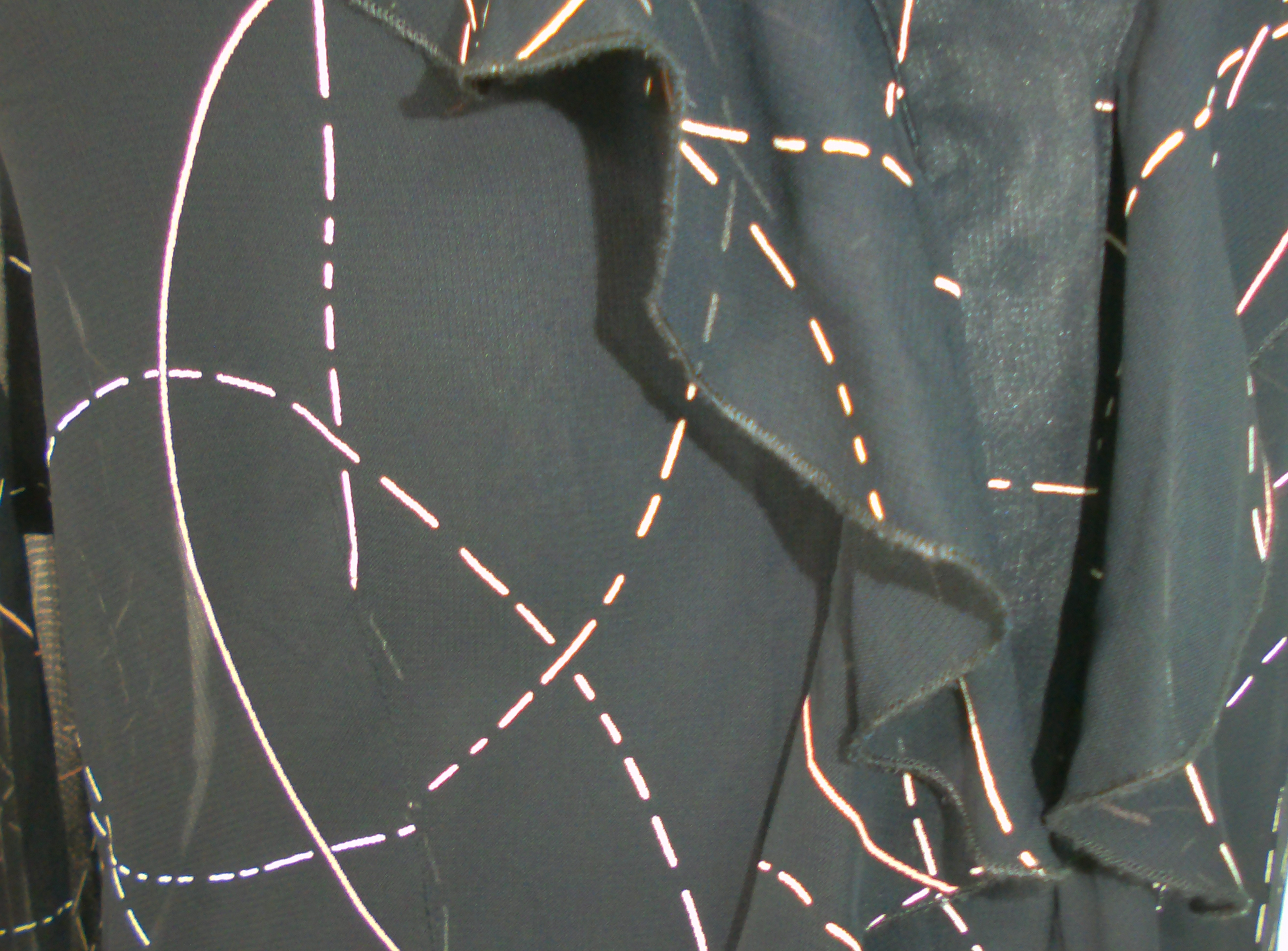 Chemisier BURTON, motifs blancs sur fond noir, taille 44 - Photo 3