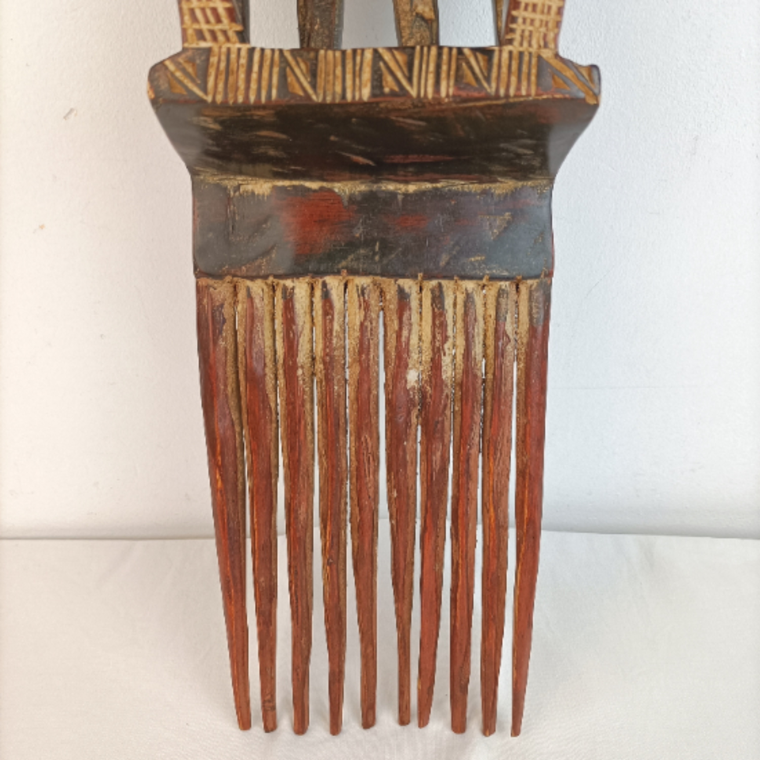 Sculpture statue peigne en bois africain - Photo 9