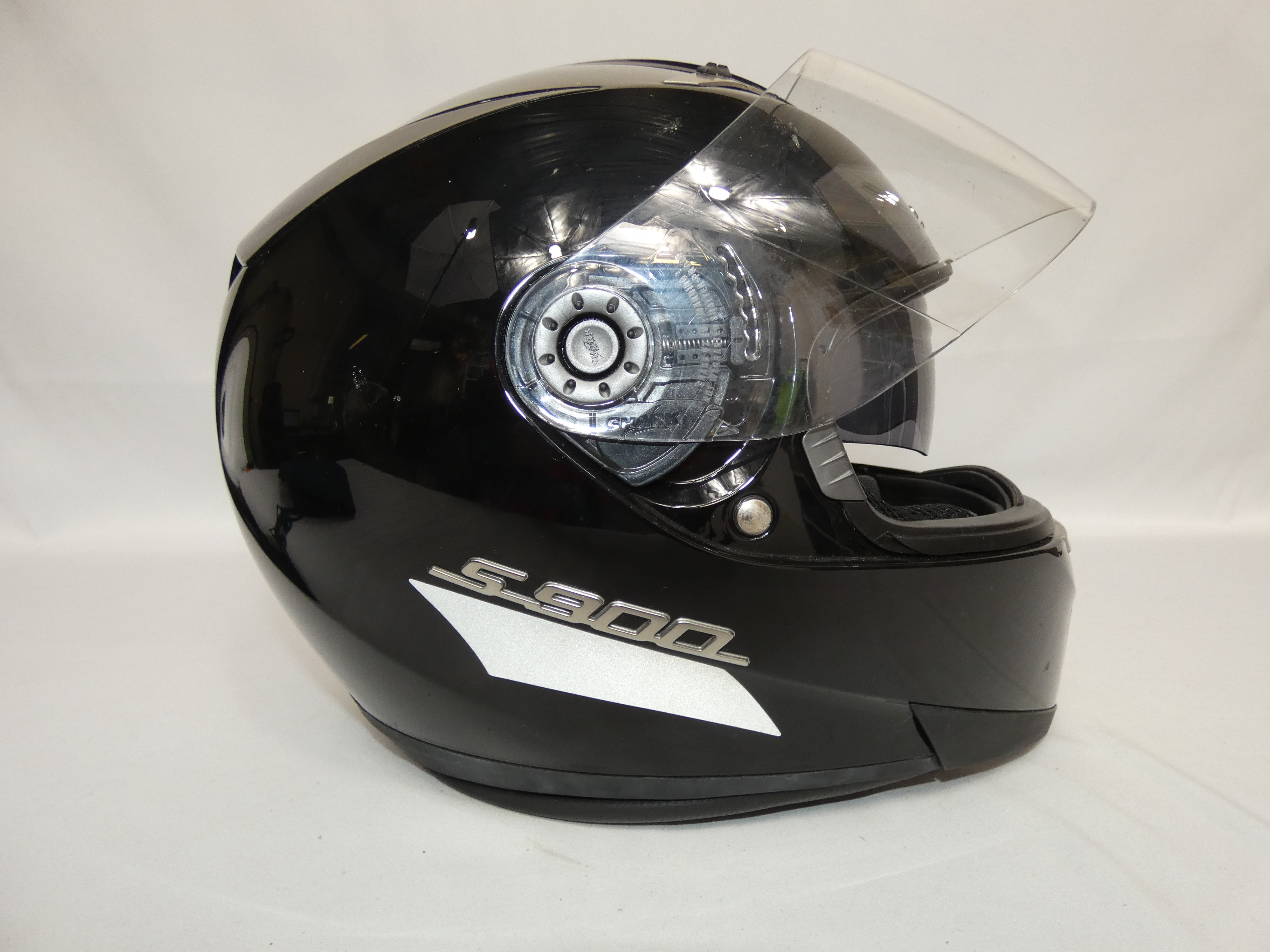 Acheter Casque intégral moto SHARK s900 Taille M/57-58 Très bon état - 30,00 € Casque intégral moto SHARK s900 Taille M/57-58 Très bon état - reconditionné disponible sur Label Emmaüs