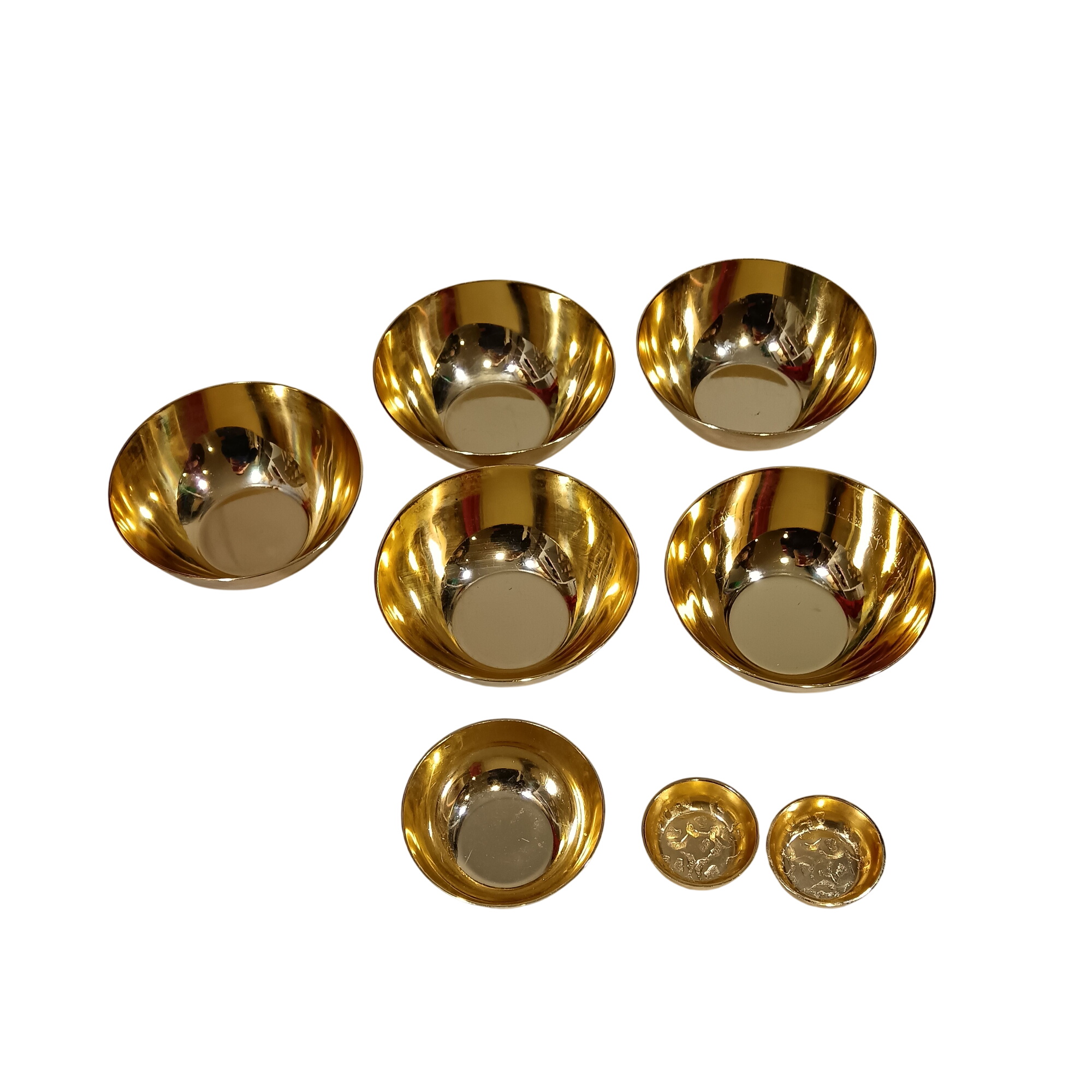Acheter Lot de coupelle en alu doré inalta luxe Très bon état - 35,00 € Lot de coupelle en alu doré inalta luxe Très bon état - reconditionné disponible sur Label Emmaüs