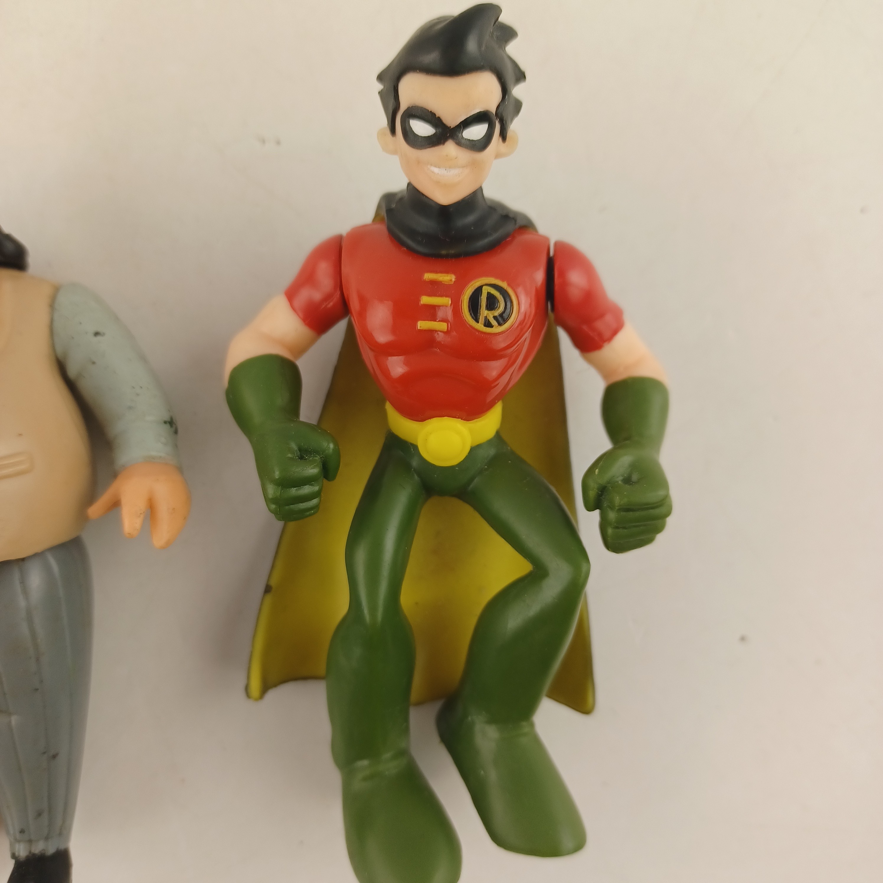 Lot de deux figurines de résine Batman, Robin s15 de 10 cm et le Pingouin Kenner de 1993 de DC Comics Très bon état - Vue 3 - 
