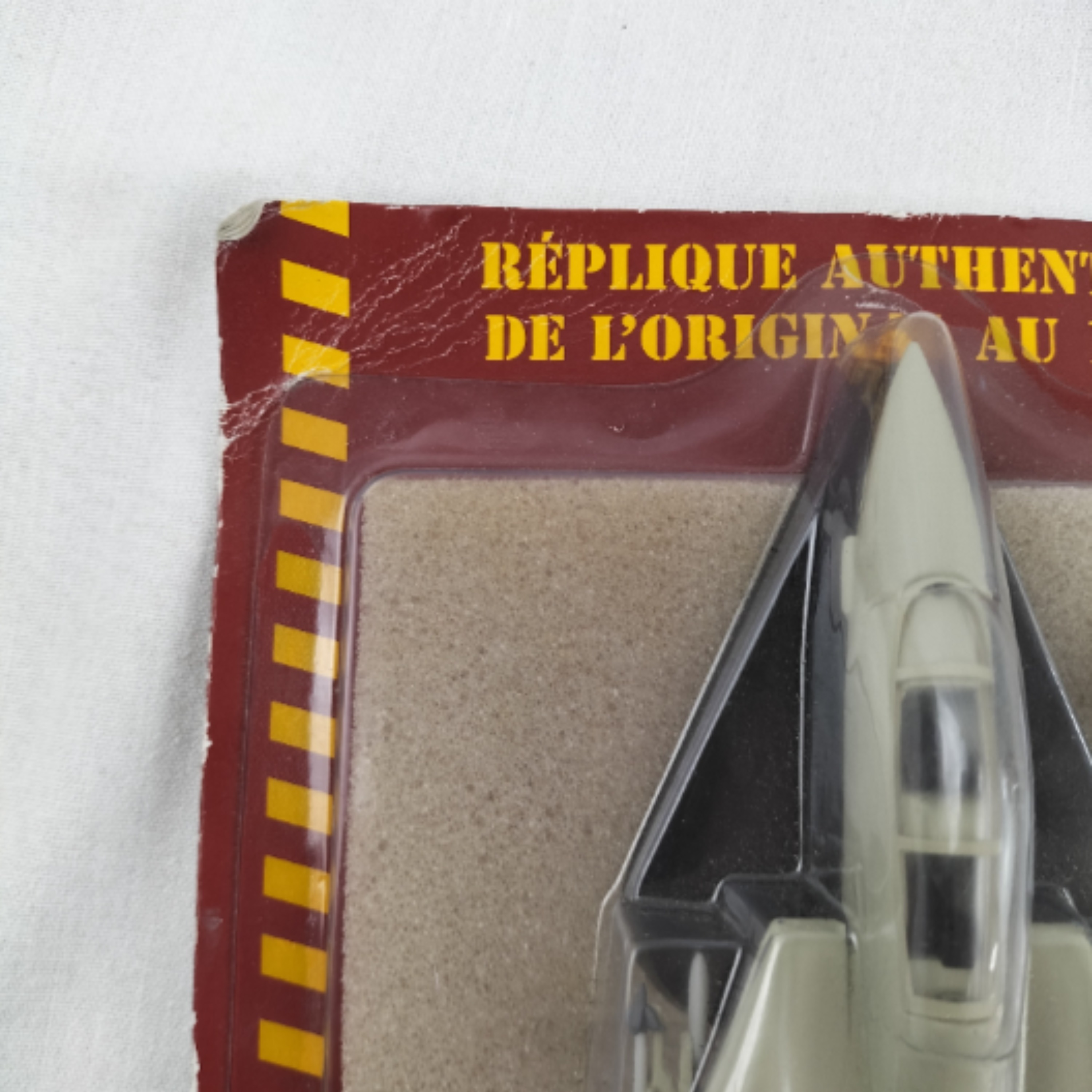 Voir photo 13 de Lot de 2 avions de chasse F-14 Tomcat – Modèles de collection en métal et plastique Lot de 2 avions de chasse F-14 Tomcat – Modèles de collection en métal et plastique Comme neuf - Vue 13 -