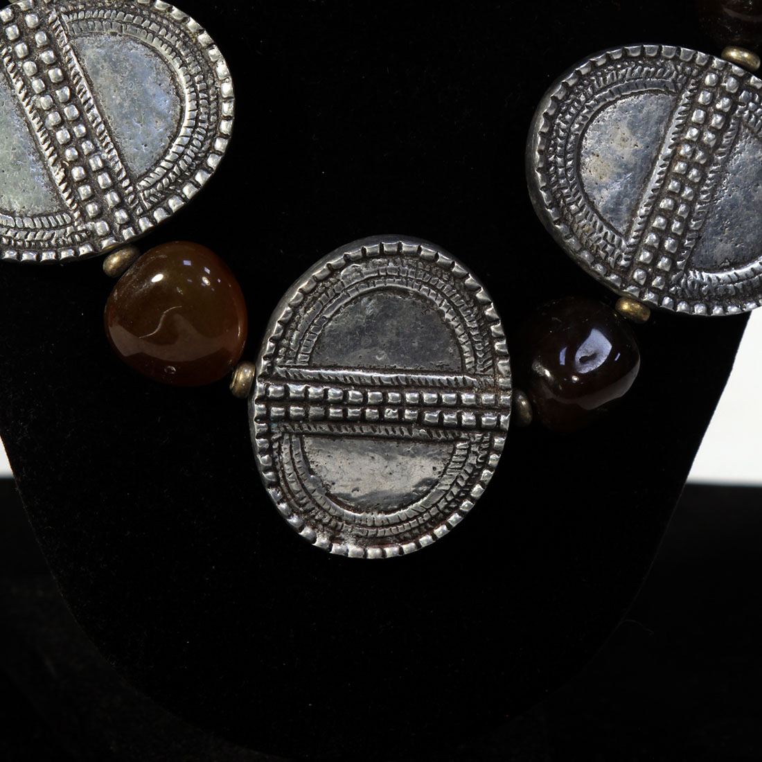 Voir photo 3 de Collier métal et pierre Collier métal et pierre Très bon état - Vue 3 -