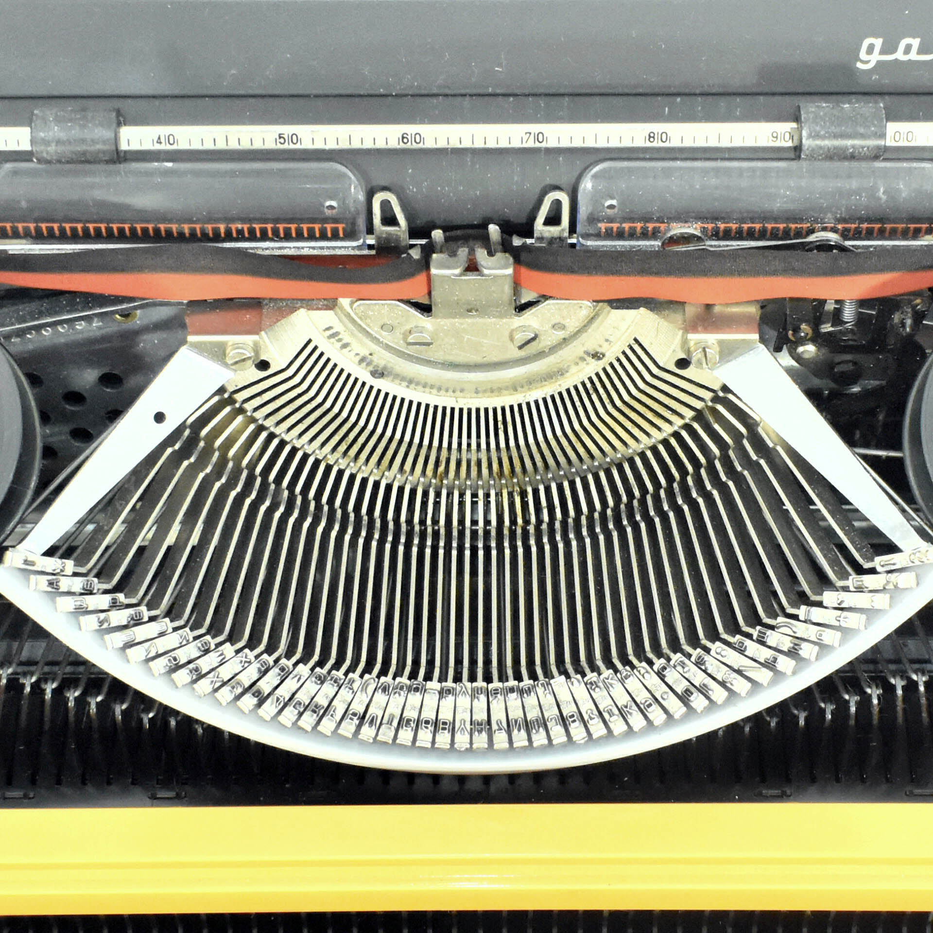 Machine à écrire Olympia Traveller De Luxe Orange Révisé Et Ruban Neuf