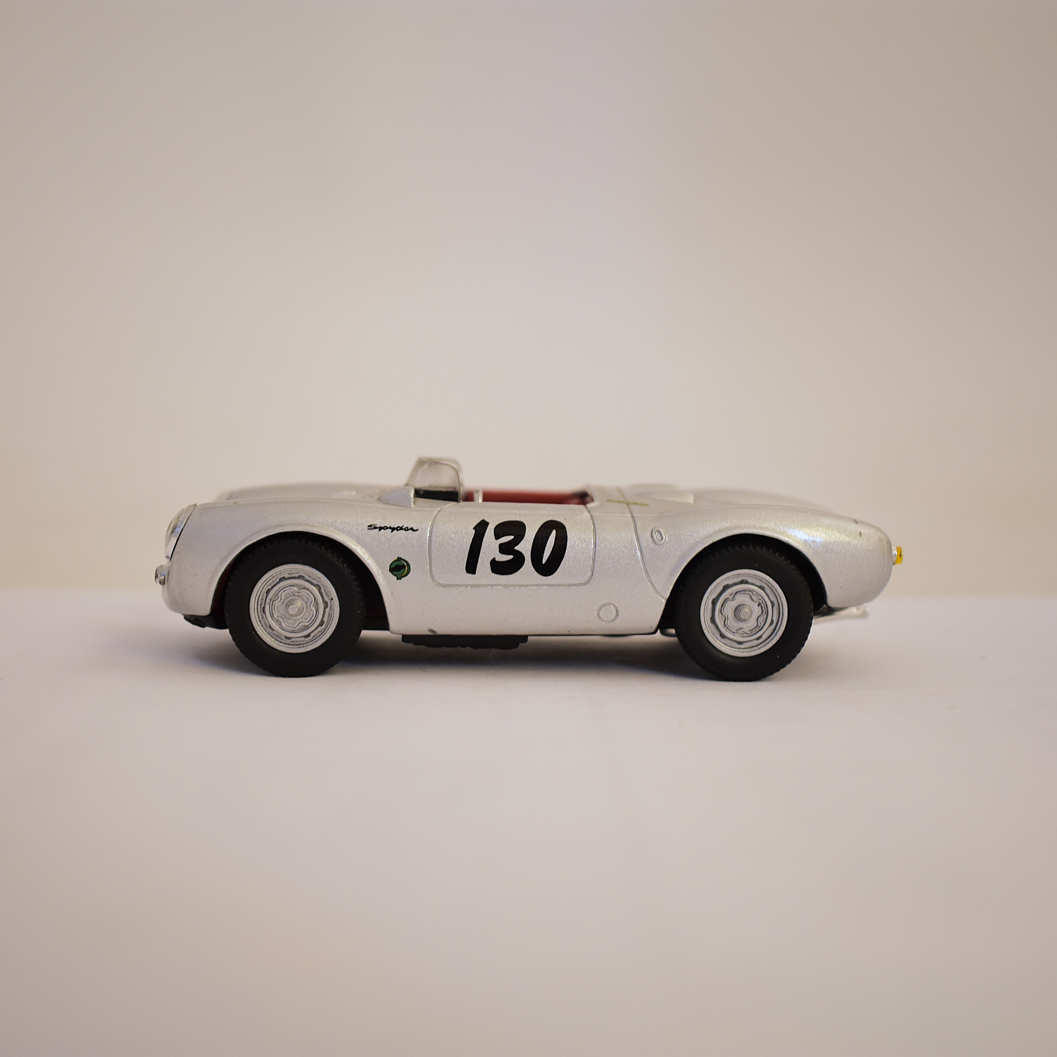Voir photo 4 de Porsche 550 RS Spider 1955 SOLIDO Porsche 550 RS Spider 1955 SOLIDO Très bon état - Vue 4 -