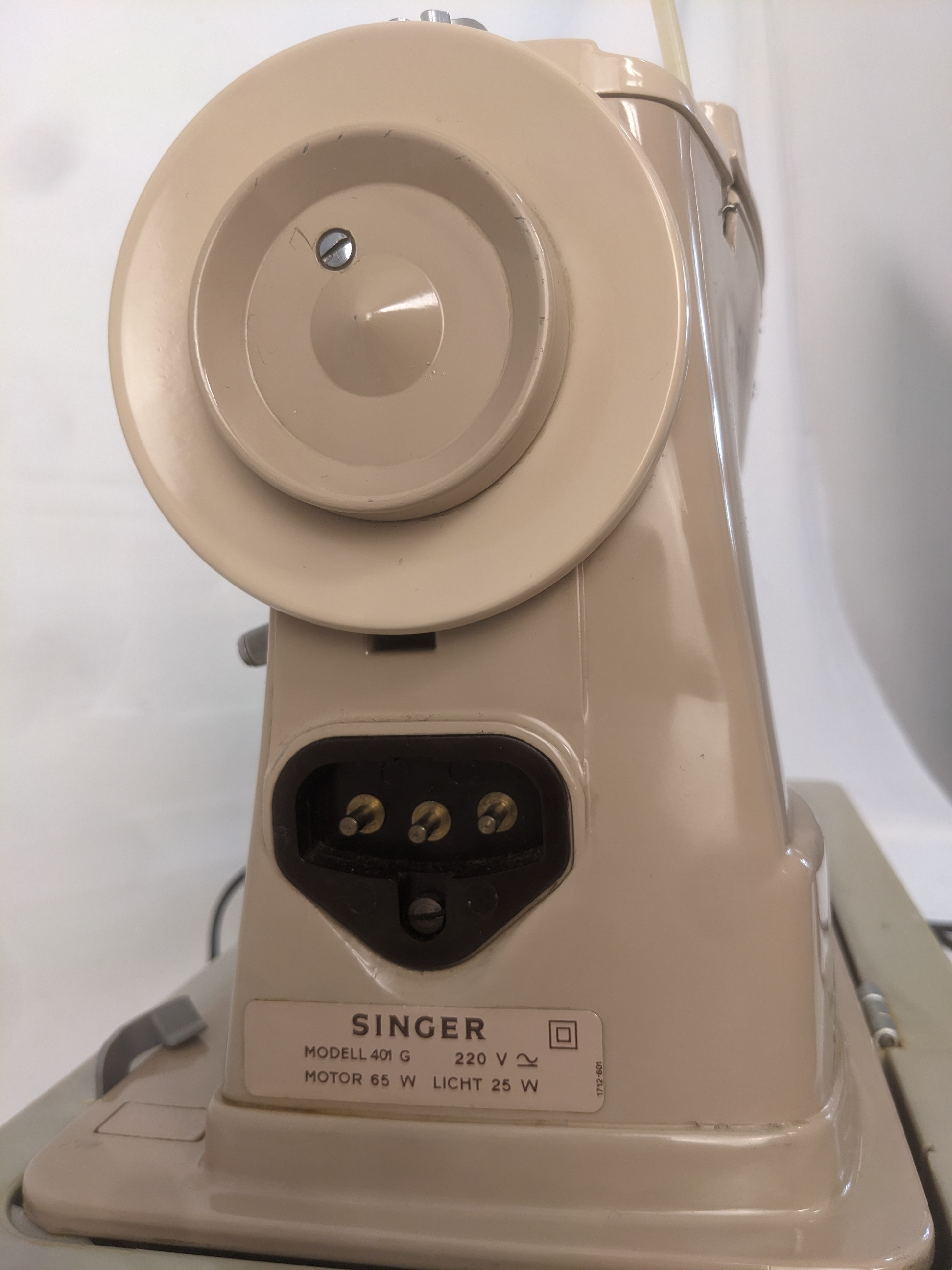 Voir photo 16 de Machine à coudre SINGER 401G Machine à coudre SINGER 401G - Vue 16 -