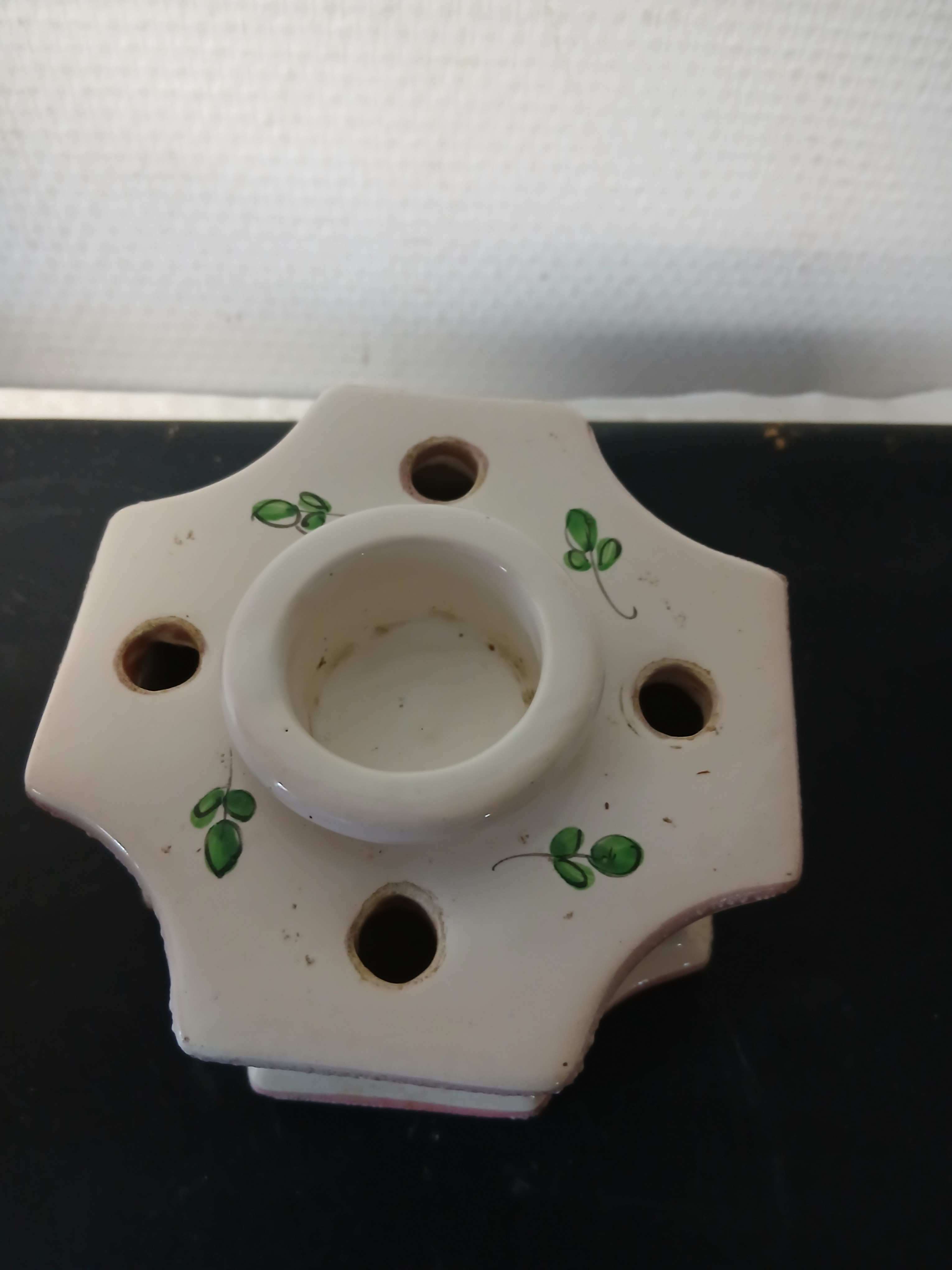 Porte plume en faience de Clamesy à décor de fleurs signé CR ( Colas Roger)  - Vue 2 - 