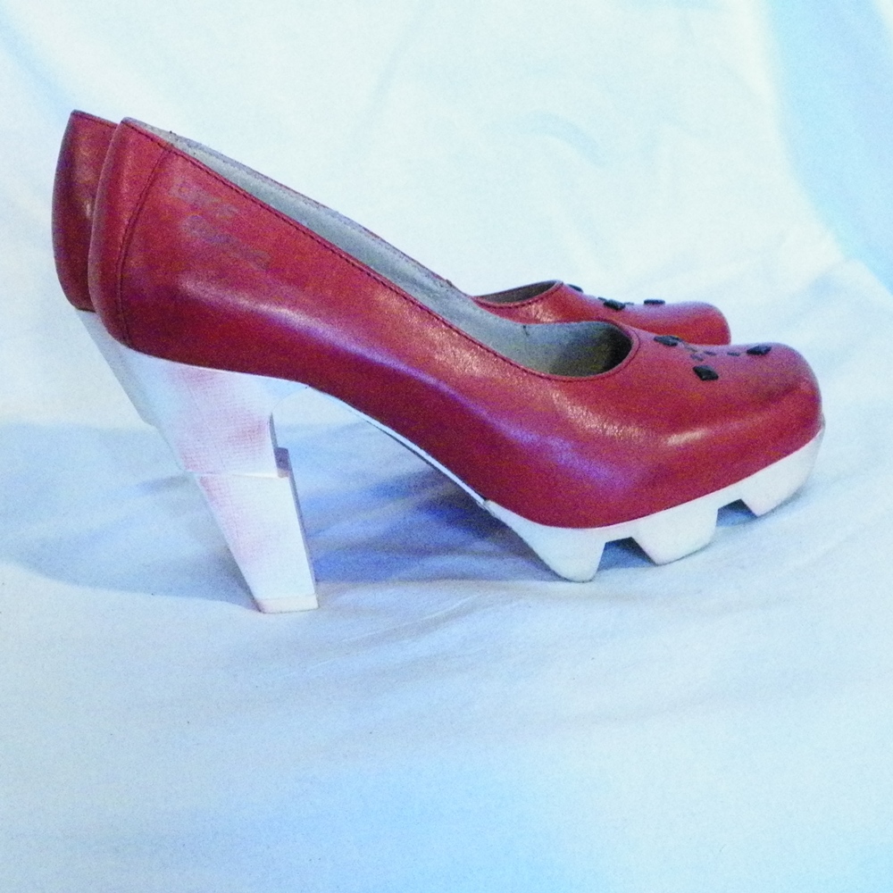 Chaussure Femme Rouge LIKE SMUG T 36. Bon état -  reconditionné disponible sur Label Emmaüs