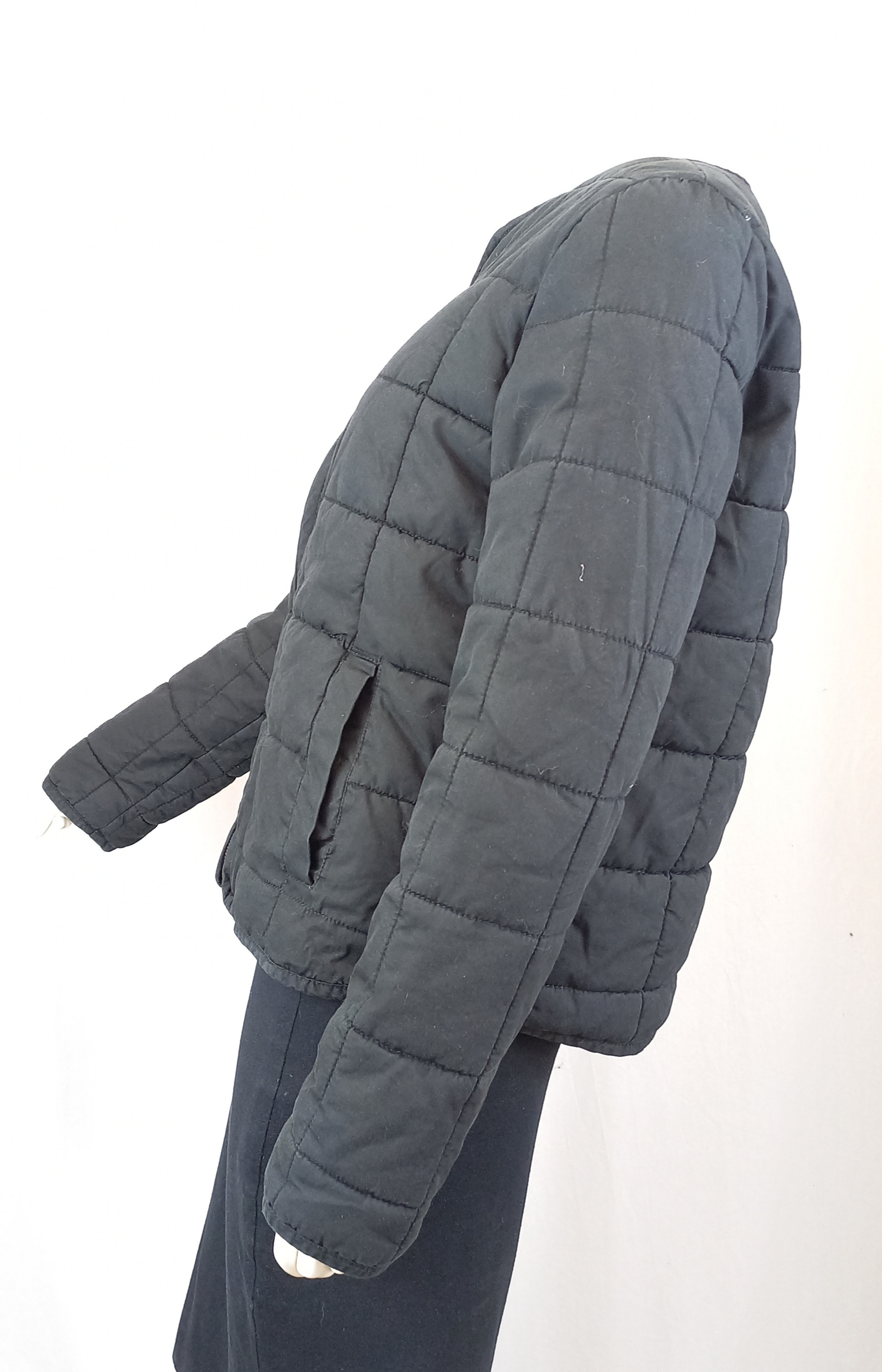 Voir photo 2 de Veste noire matelassée en carré "r essentiel" T40 Veste noire matelassée en carré "r essentiel" T40 Très bon état - Vue 2 -