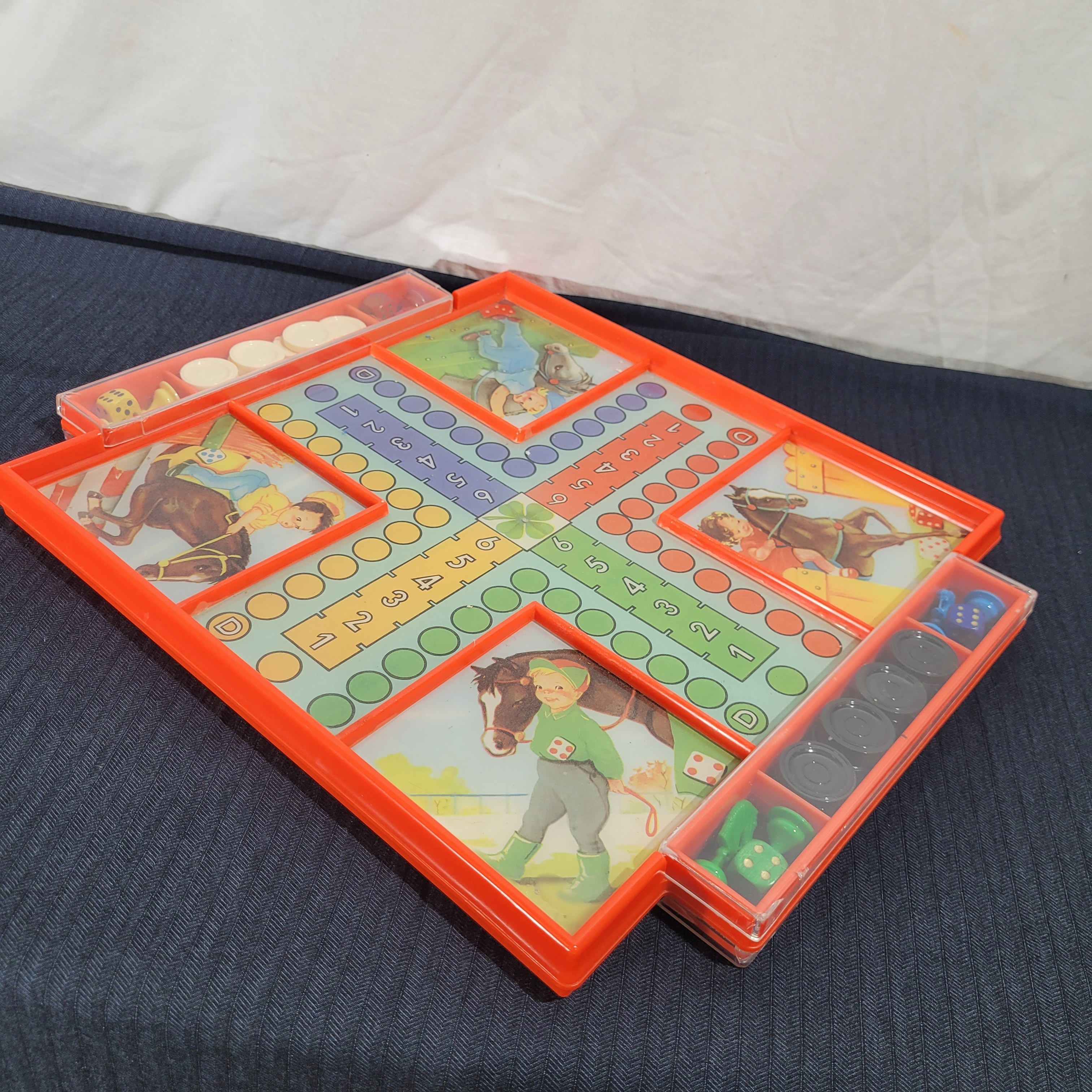 Jeux de Petits Chevaux et Dames vintage 70's-80's - Grand Plateau Très bon état - Vue 2 - 