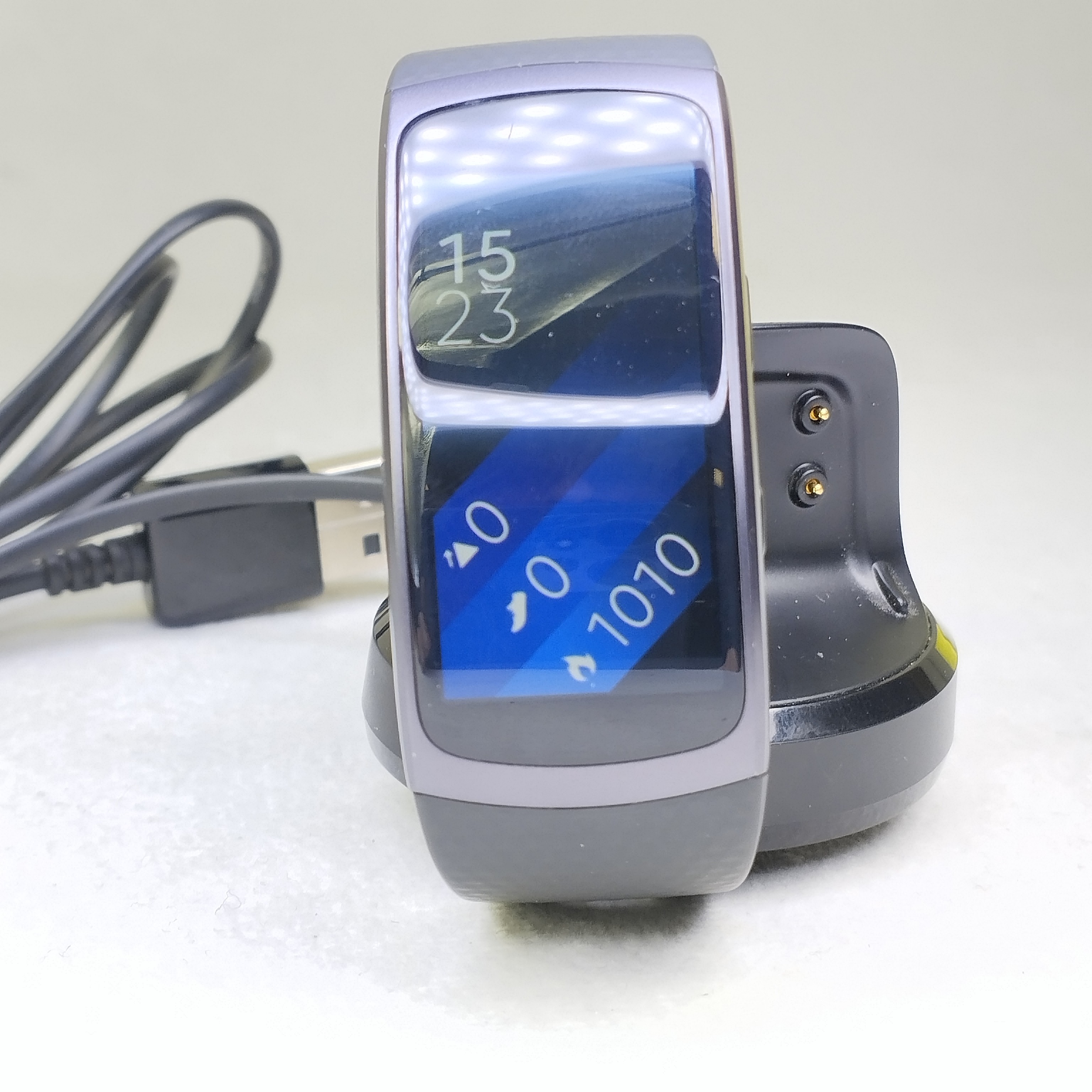 Montre Connectée Samsung Galaxy Gear Fit 2 / SM-R360 Noir - Très bon état sur Label Emmaüs