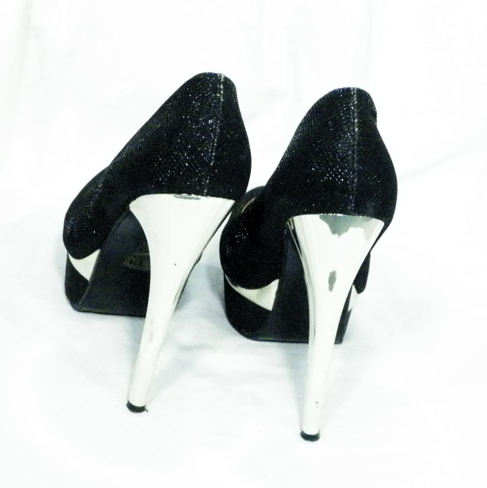 Escarpin Noir GISBLOOD Pointure 37. Bon état - Vue 3 - 