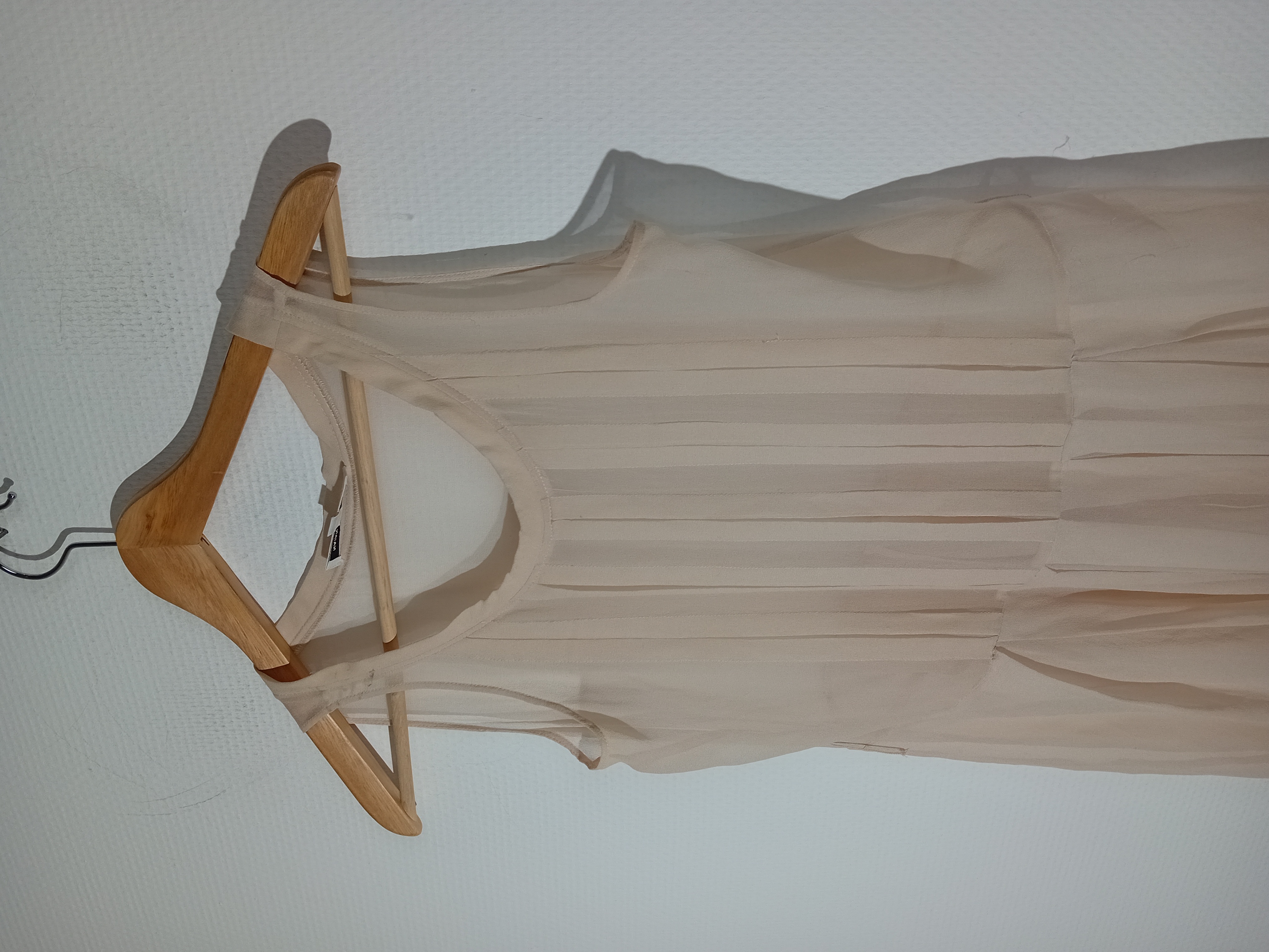 Voir photo 4 de Robe Beige Plissée Natan Collection L 40 (V3349) Robe Beige Plissée Natan Collection L 40 (V3349) Très bon état - Vue 4 -