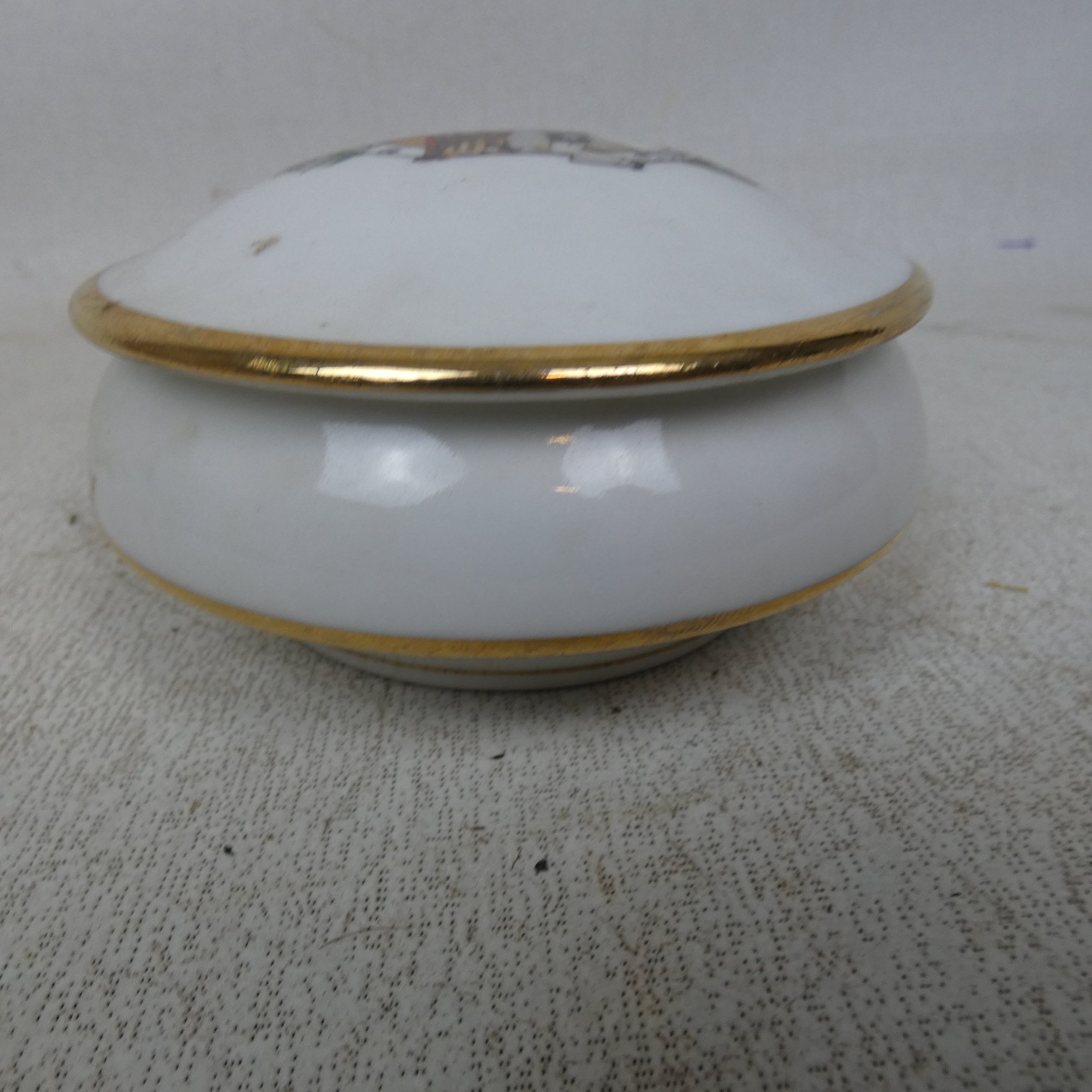 Ensemble Communion Vintage en Porcelaine Bon état - Vue 17 - 
