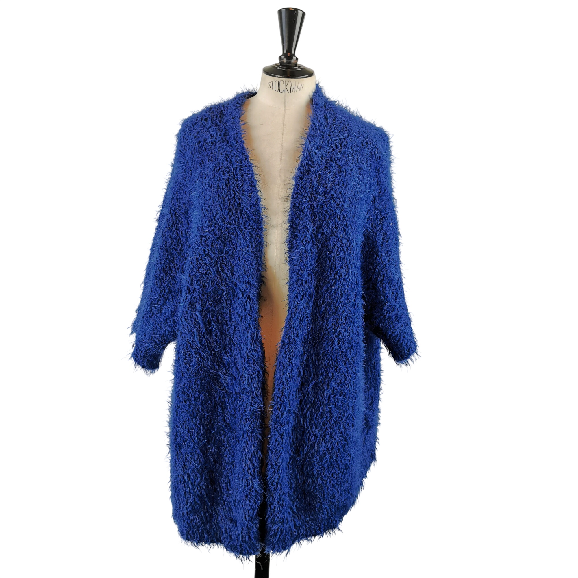 Acheter Gilet bleu mi-long en maille texturée Riu (estimé) - Taille 38 (estimé) Comme neuf - 10,50 € Gilet bleu mi-long en maille texturée Riu (estimé) - Taille 38 (estimé) Comme neuf - reconditionné disponible sur Label Emmaüs