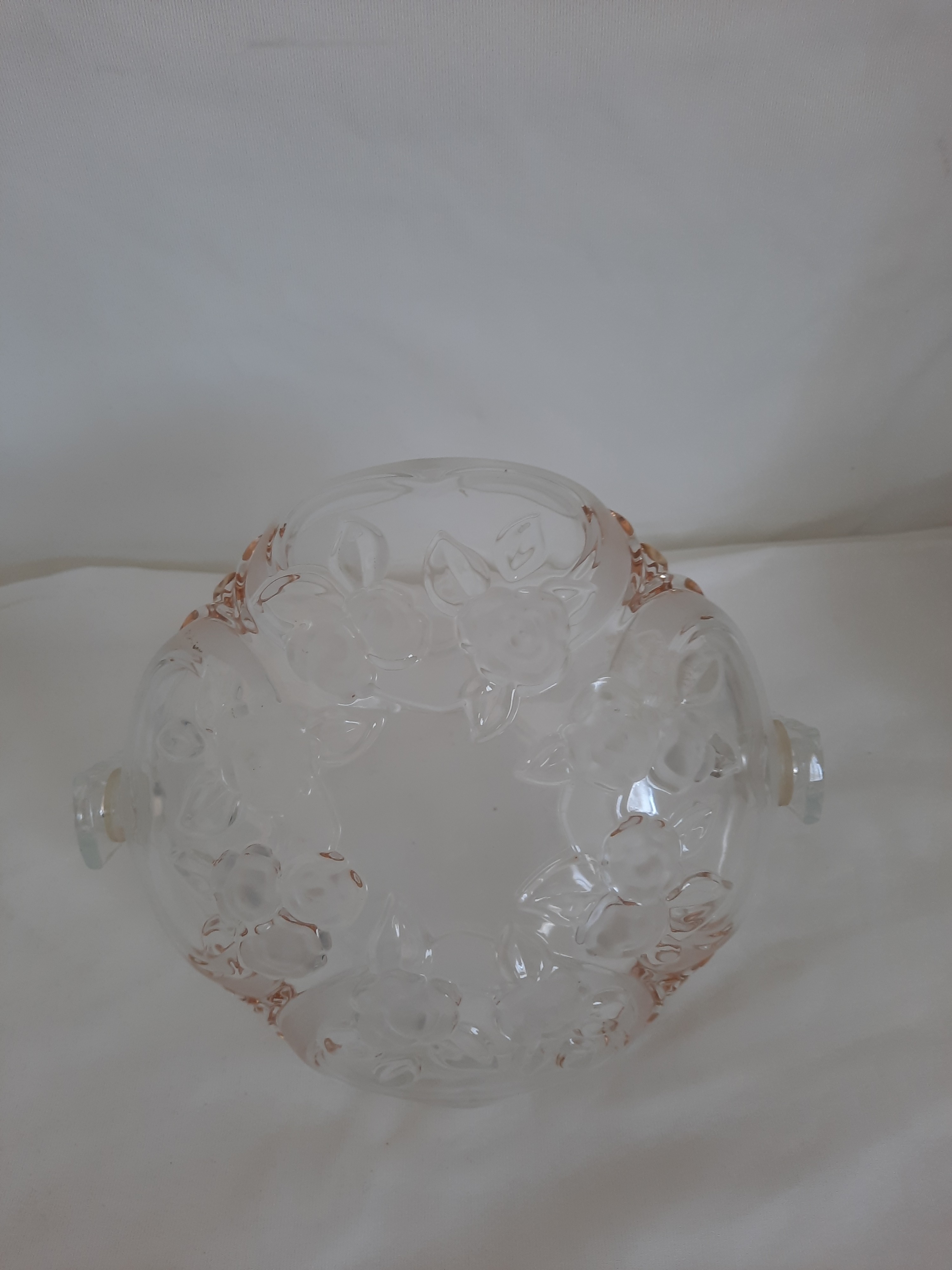 Voir photo 6 de Panier en verre à motif floral sculpté à anse en plastique Panier en verre à motif floral sculpté à anse en plastique État correct - Vue 6 -