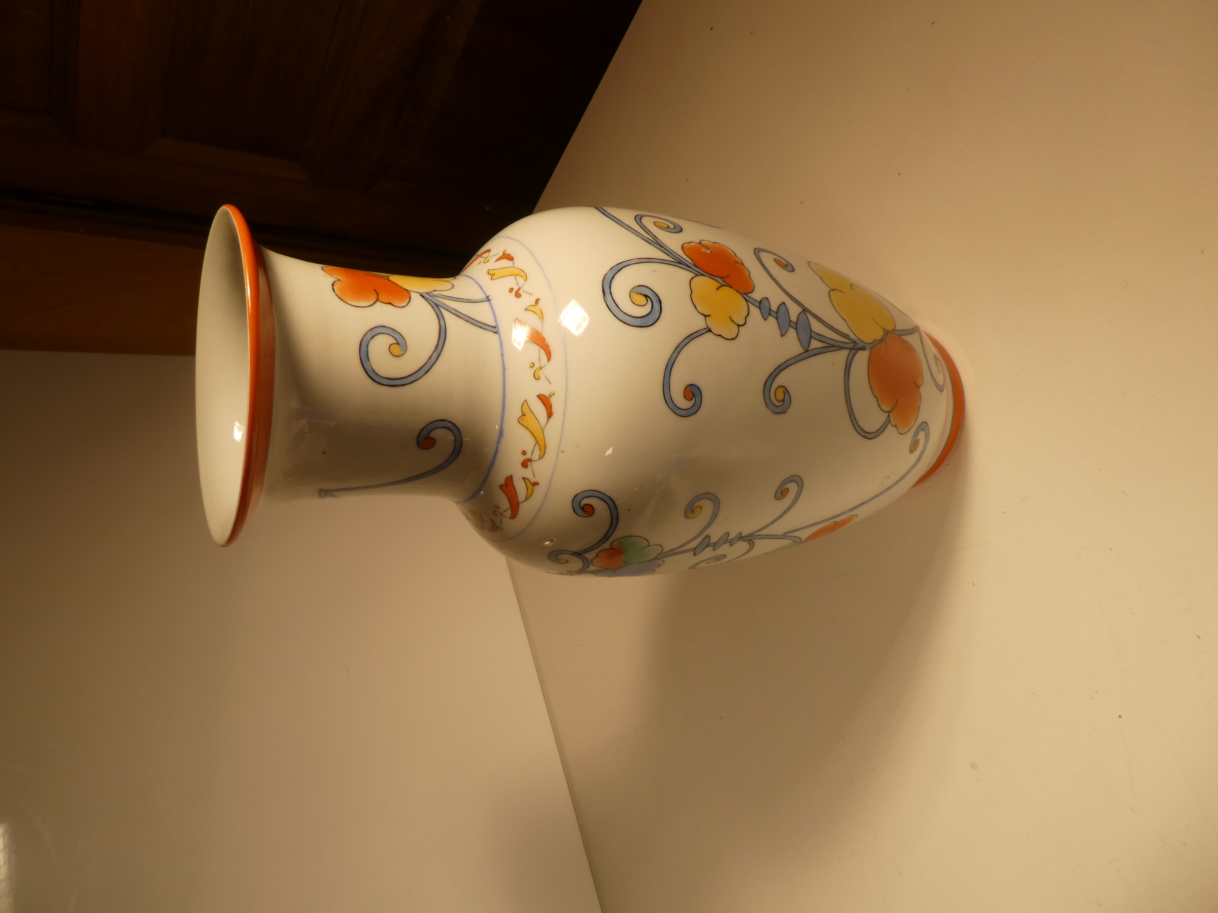 Vase porcelaine  État correct -  reconditionné disponible sur Label Emmaüs