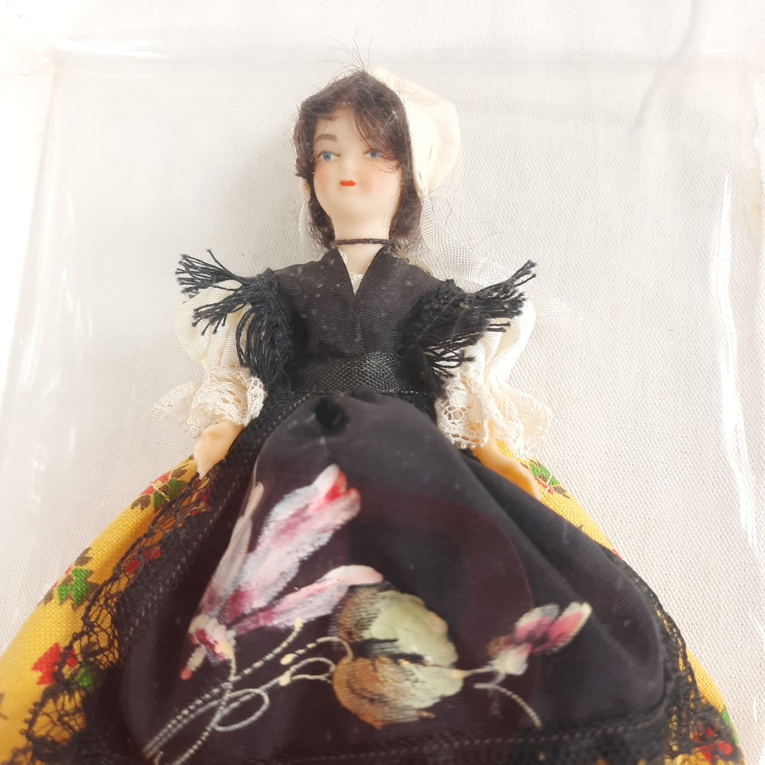 Poupée folklorique Comtat Venaissin de collection  - Vue 3 - 