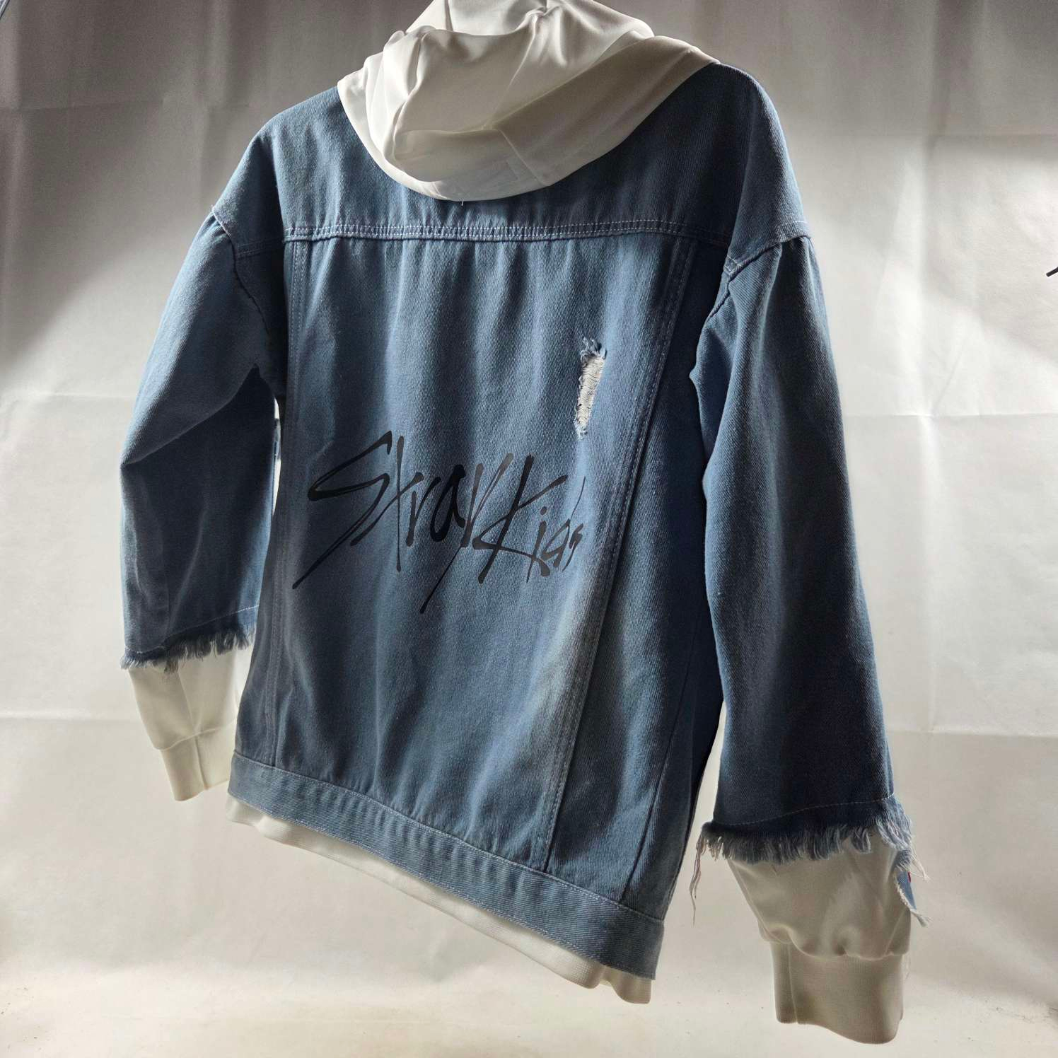 Voir photo 2 de Veste en Jeans avec Capuche Taille M Veste en Jeans avec Capuche Taille M Bon état - Vue 2 -