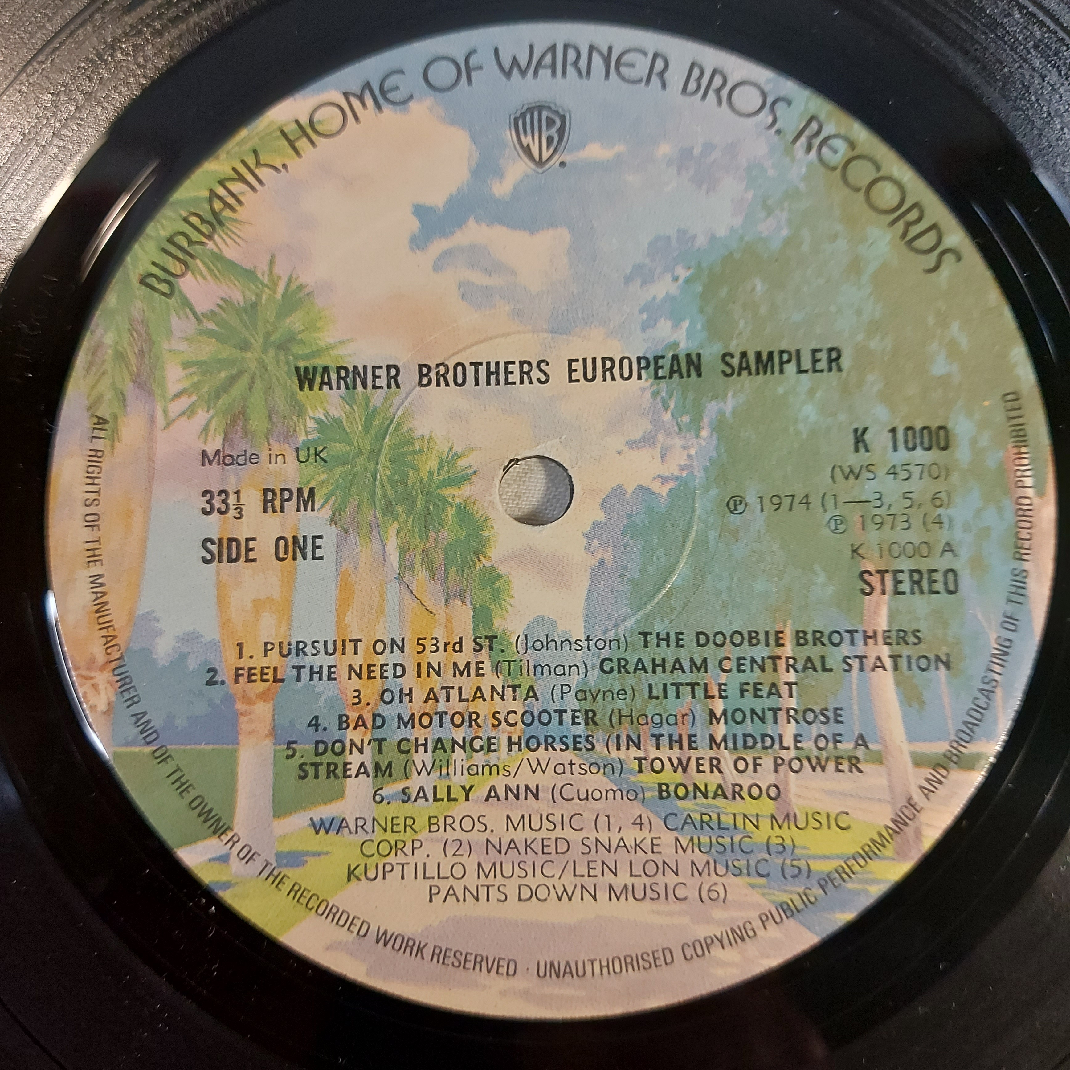 LP The Warner Bros Music Show, version initialement publie au Royaume-Uni Uni, avec The Dooby Brothers - Graham Central Station - Little Heat - Montrose - Tower of Power - Bonaroo, Exemplaire rare, Vinyle 12", 1975 Très bon état - Vue 5 - 