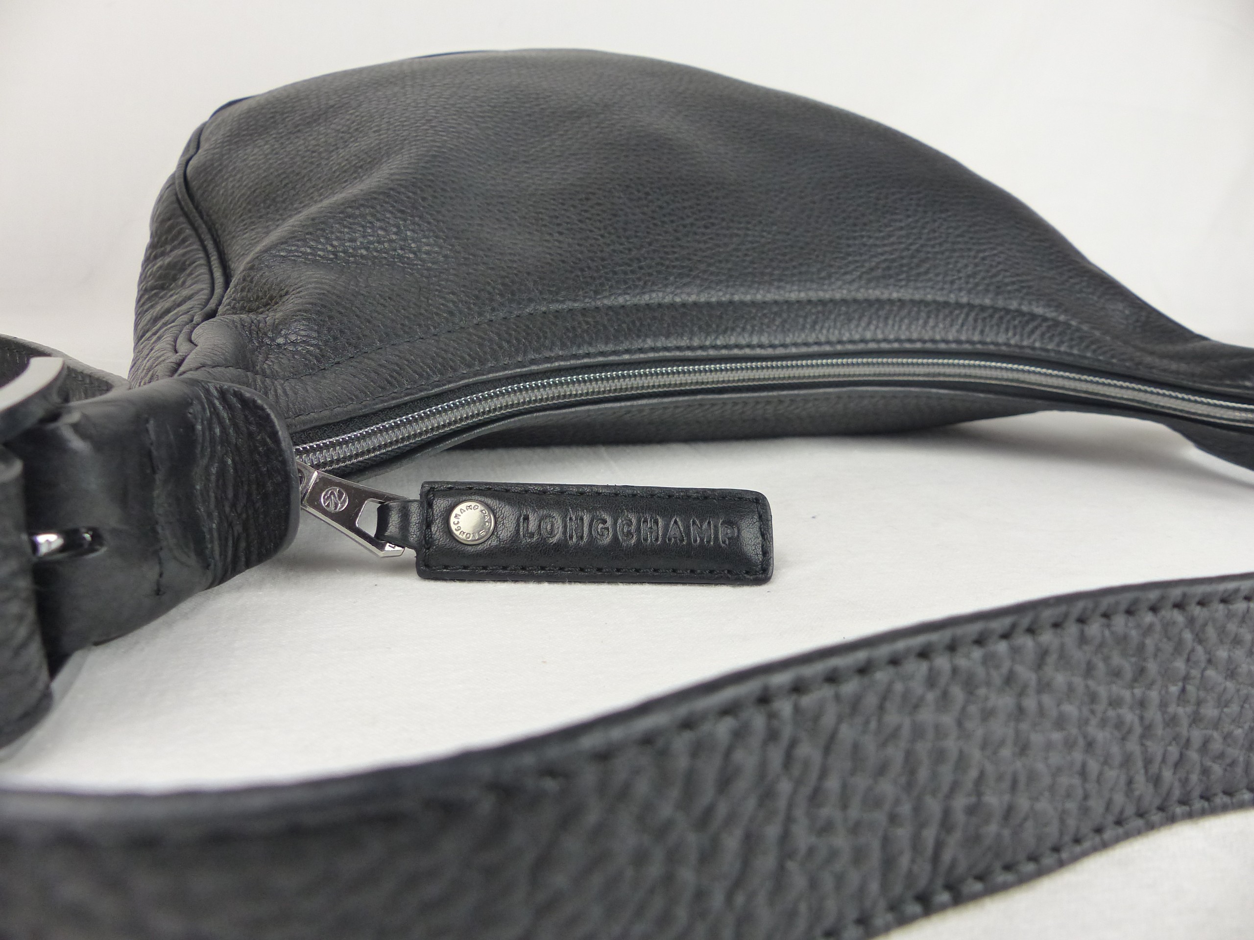 Sac à main bandoulière Longchamp en cuir, modèle Cosmos - Bon état - Photo 4