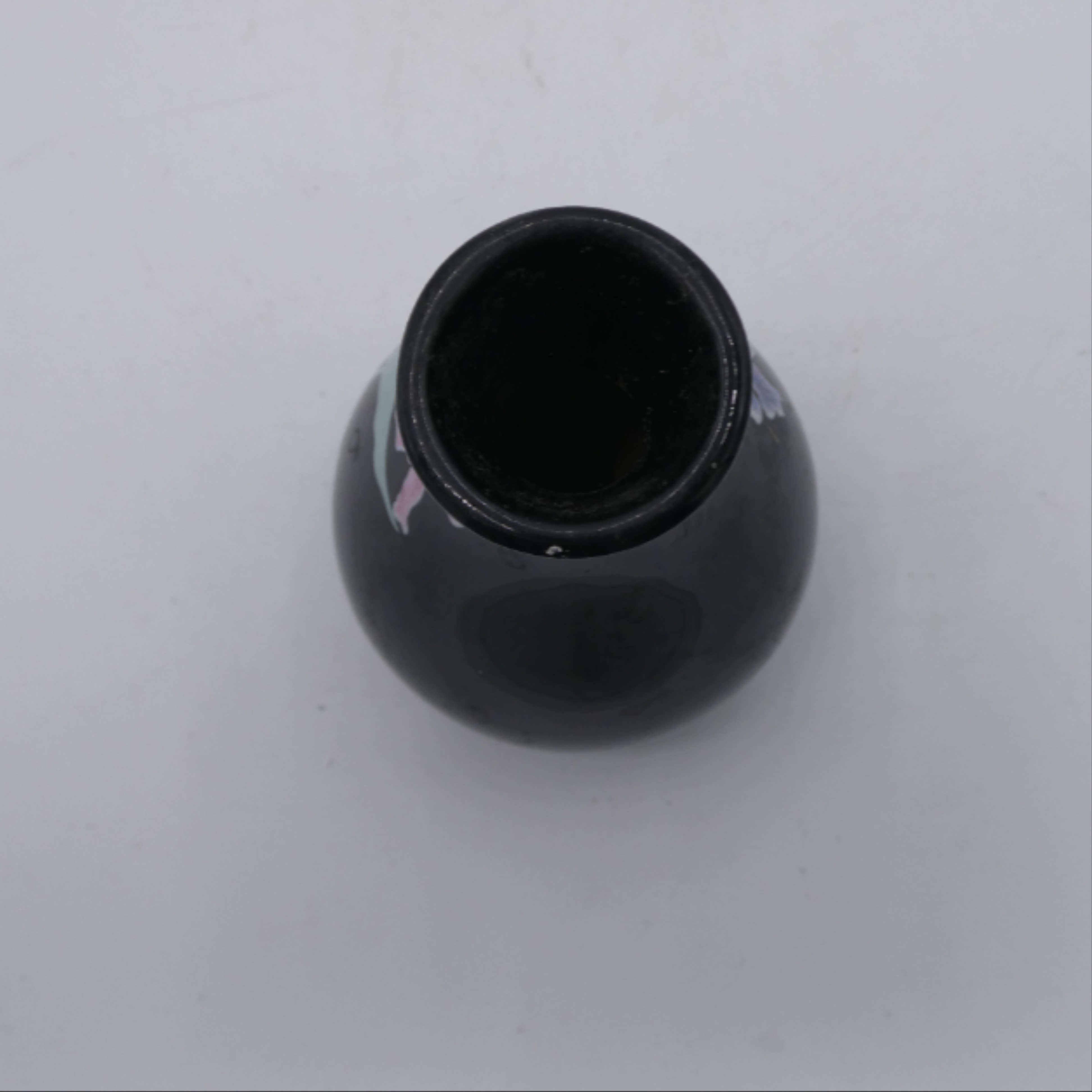 Petit vase noir en céramique - Photo 3