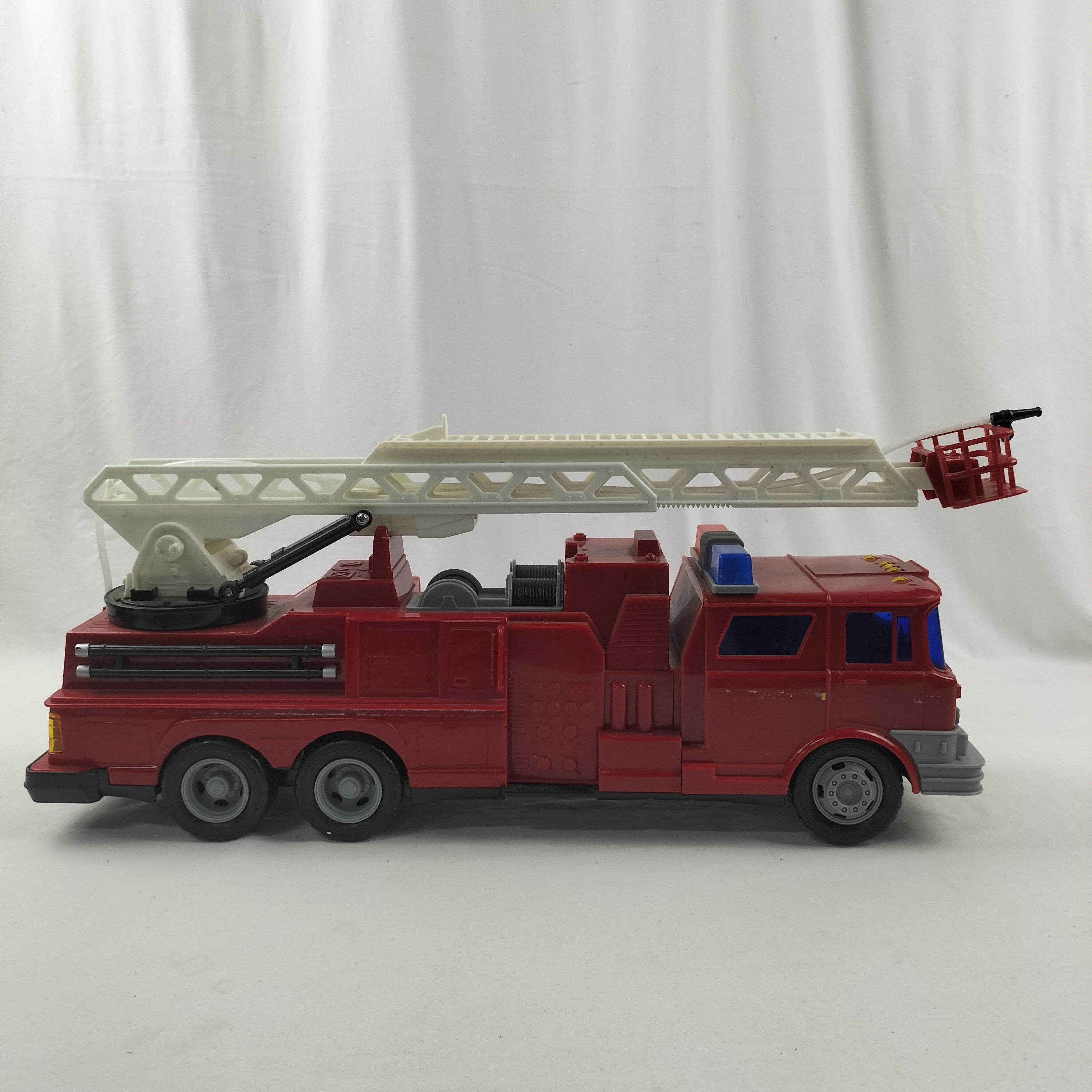Jouet camion de pompier miniature décoratif (testé non fonctionnel)  - Vue 7 - 