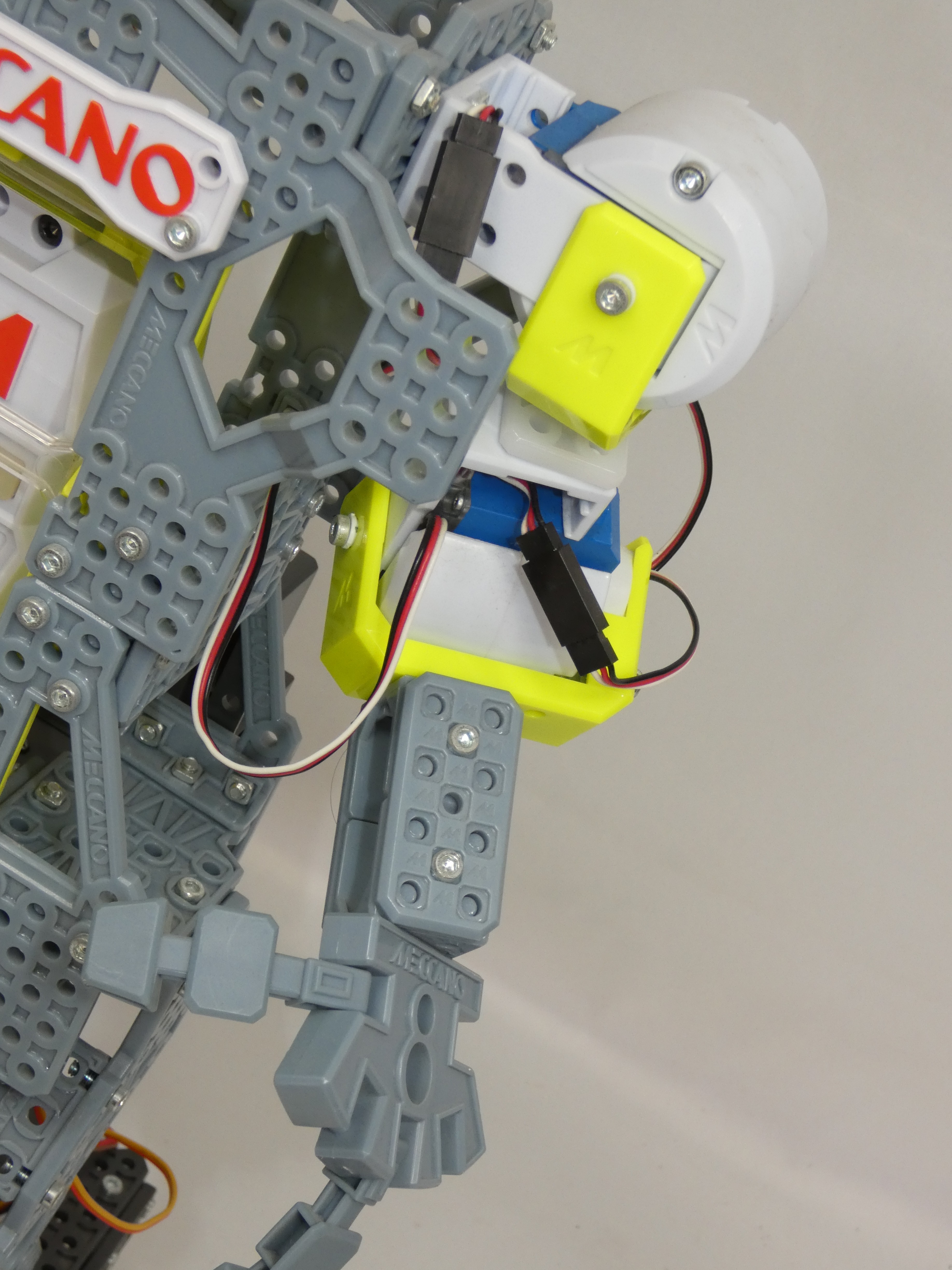 Voir photo 12 de Robot interactif Meccanoid G15 de chez MECCANO TECH Robot interactif Meccanoid G15 de chez MECCANO TECH Bon état - Vue 12 -