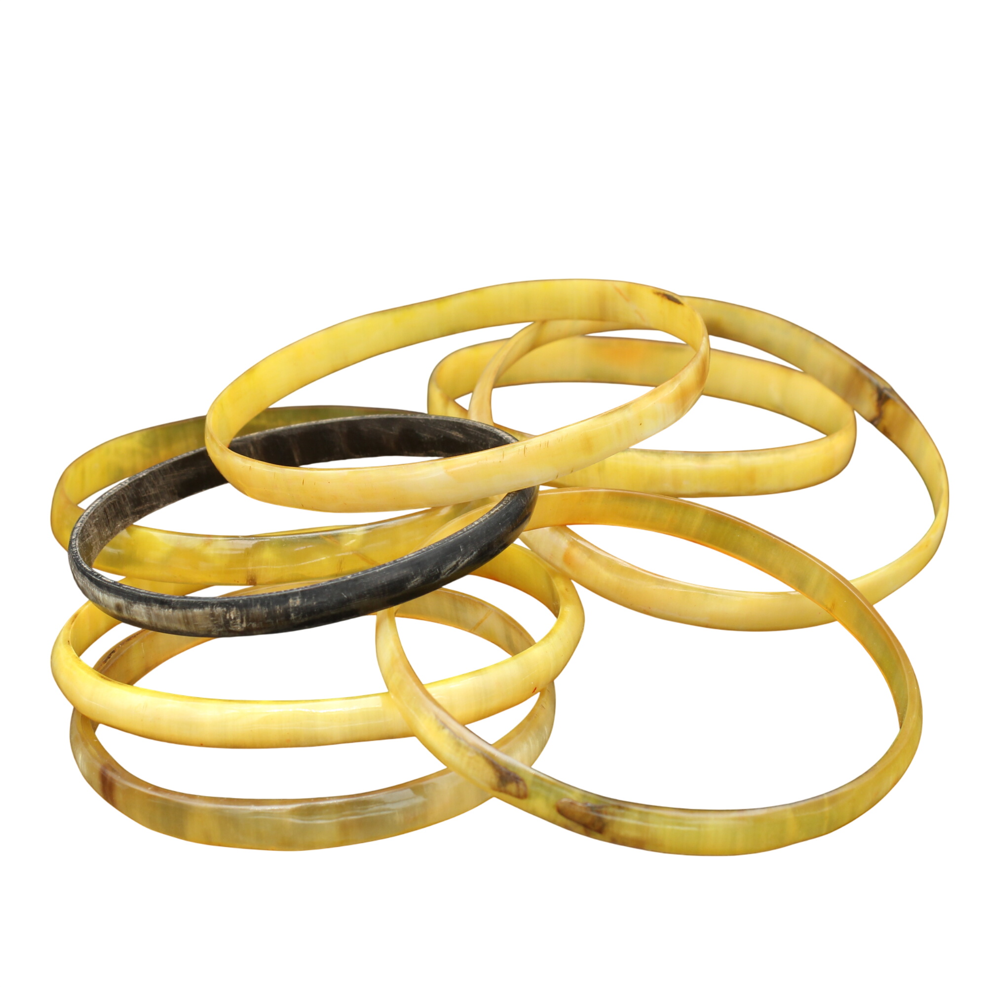 7 bracelets joncs en corne teinte Bon état -  reconditionné disponible sur Label Emmaüs
