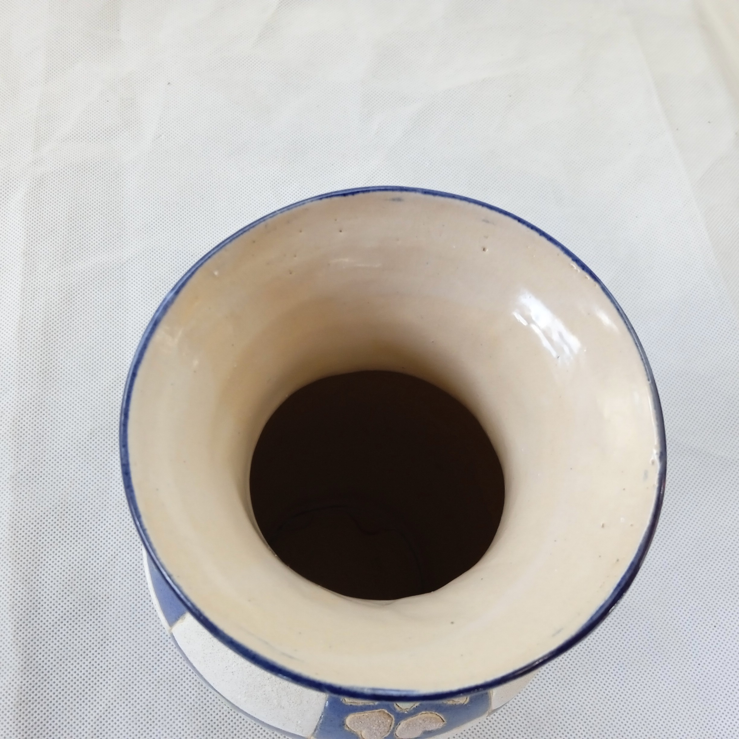 Voir photo 3 de Gros vase en céramique poterie damier fait main Art Déco vintage Gros vase en céramique poterie damier fait main Art Déco vintage Très bon état - Vue 3 -