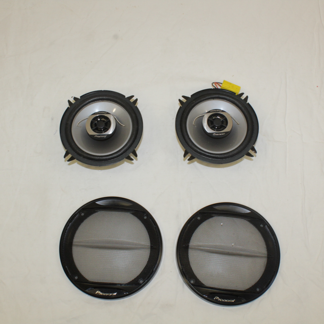 Voir photo 2 de 2 Haut-parleur Pioneer 130W 2 Haut-parleur Pioneer 130W Très bon état - Vue 2 -