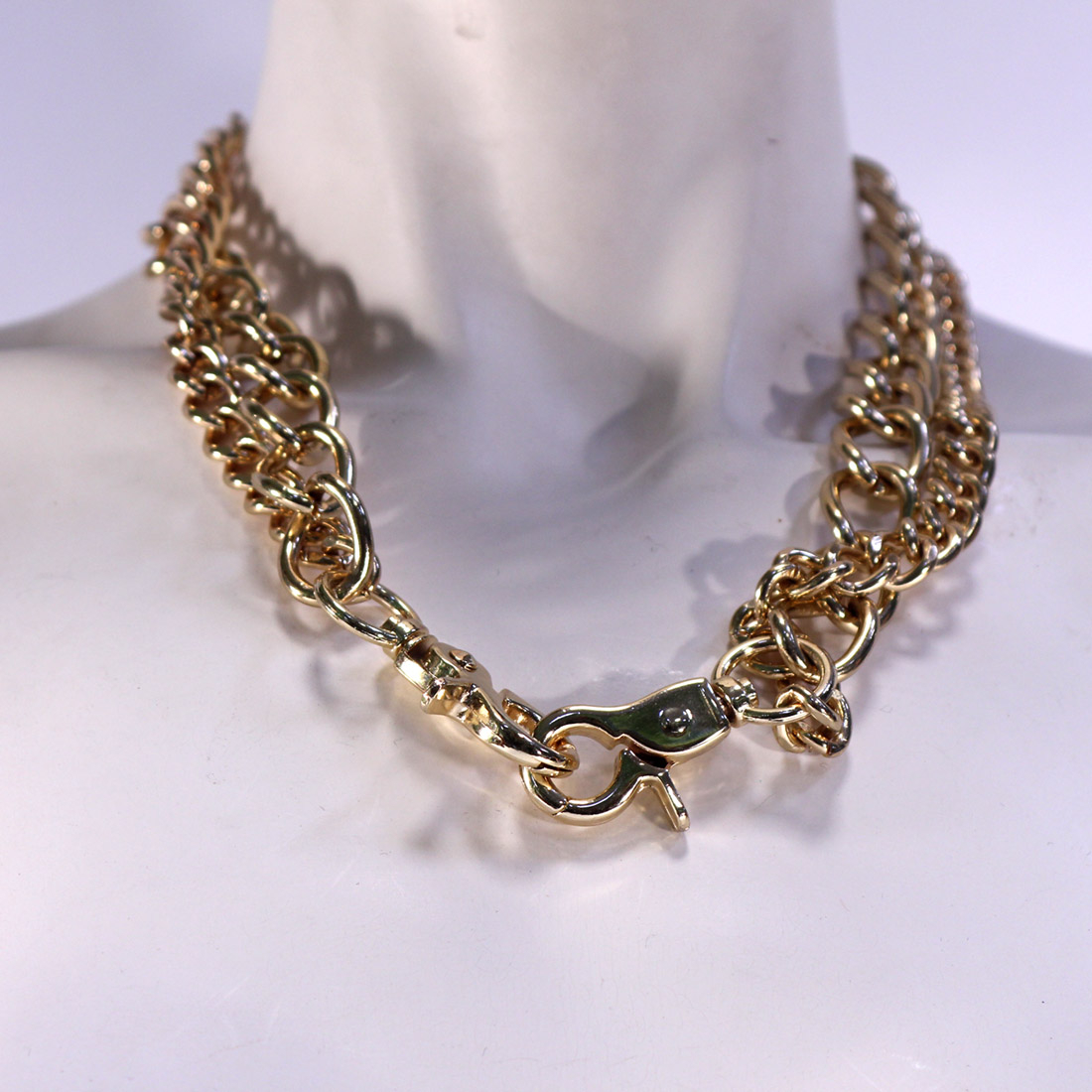 Collier double-rang avec mousquetons en métal doré  - Vue 3 - 