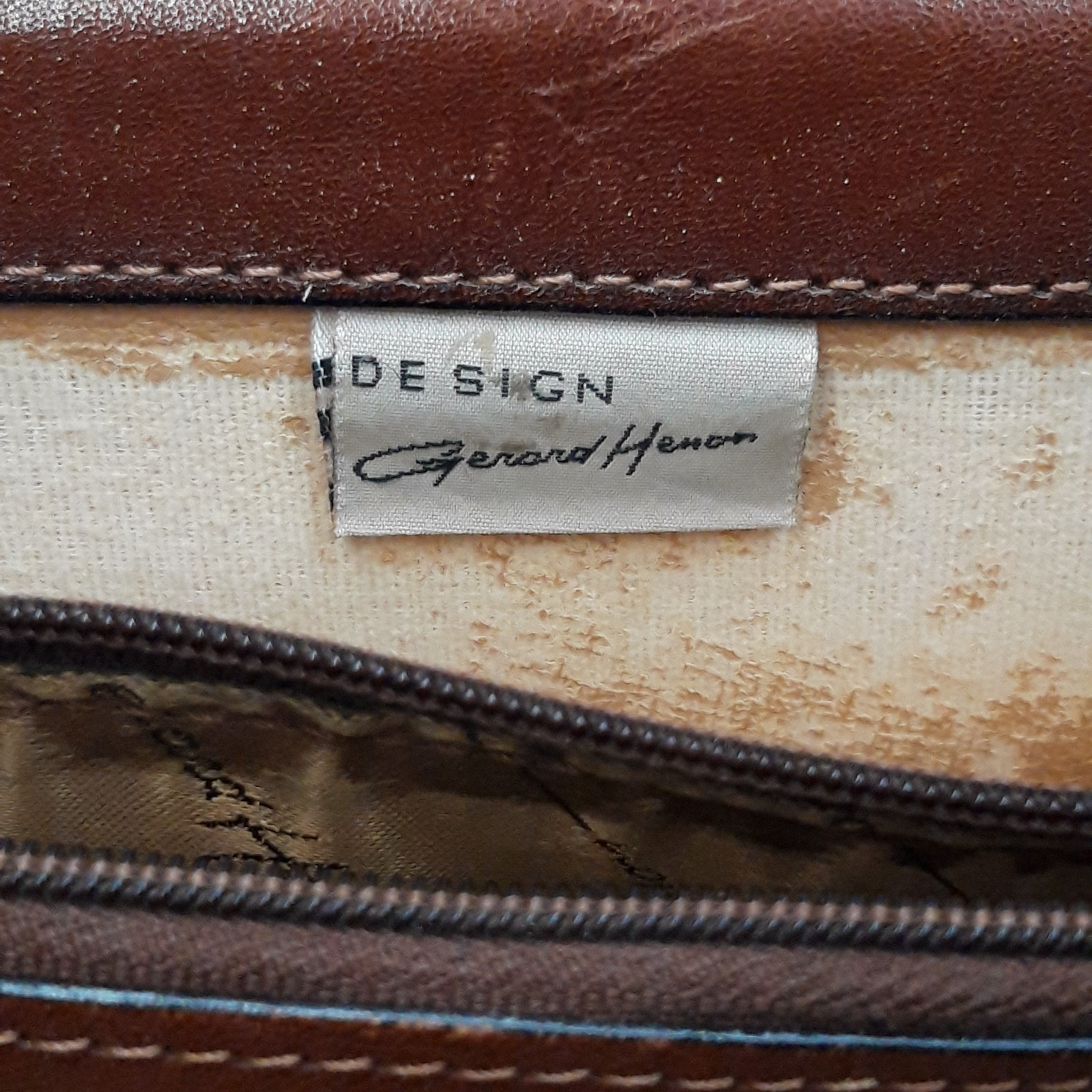 Voir photo 5 de Sac à bandoulière en cuir véritable de la marque 'Gérard Henon' vintage Sac à bandoulière en cuir véritable de la marque 'Gérard Henon' vintage - Vue 5 -